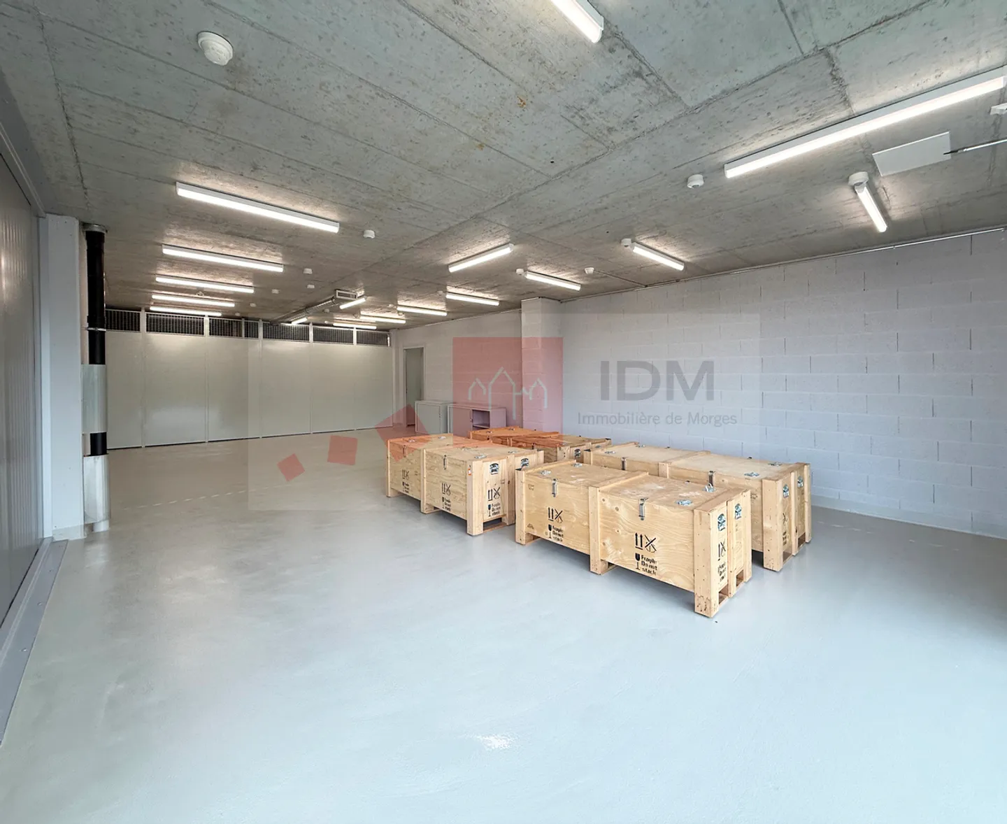 Exhibition space with exceptional visibility on the highway - Photo 2 of 4