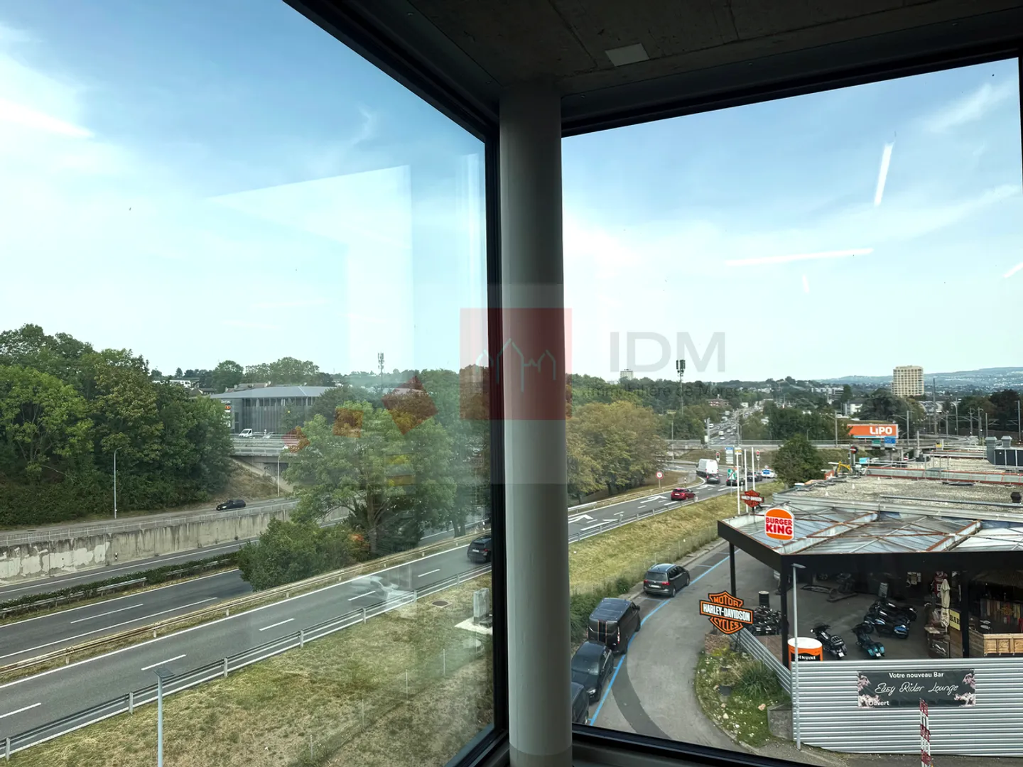 Exhibition space with exceptional visibility on the highway - Photo 4 of 4