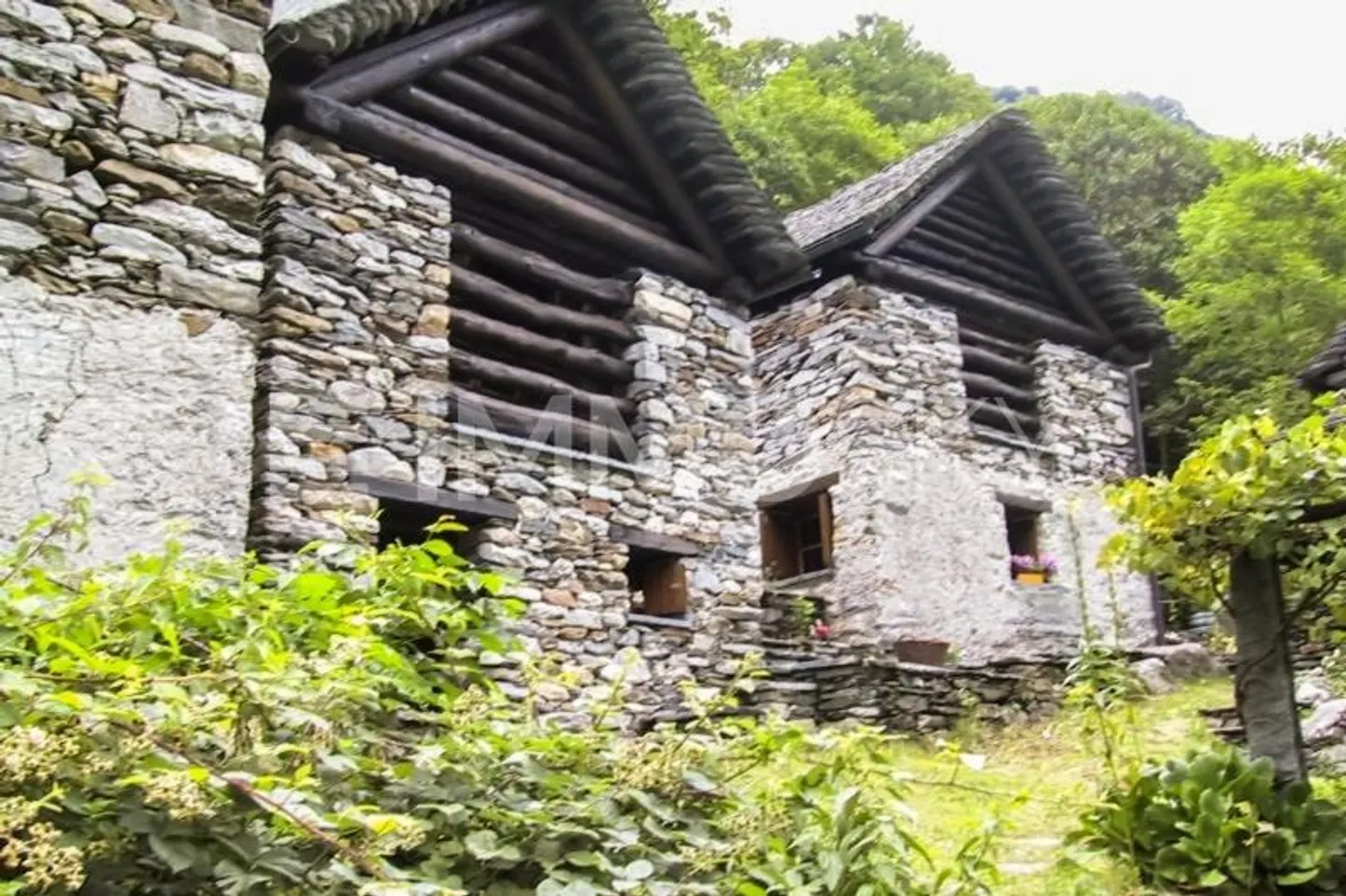 3 belles maisons rustiques rénovées - revenu garanti - Photo 3 sur 5
