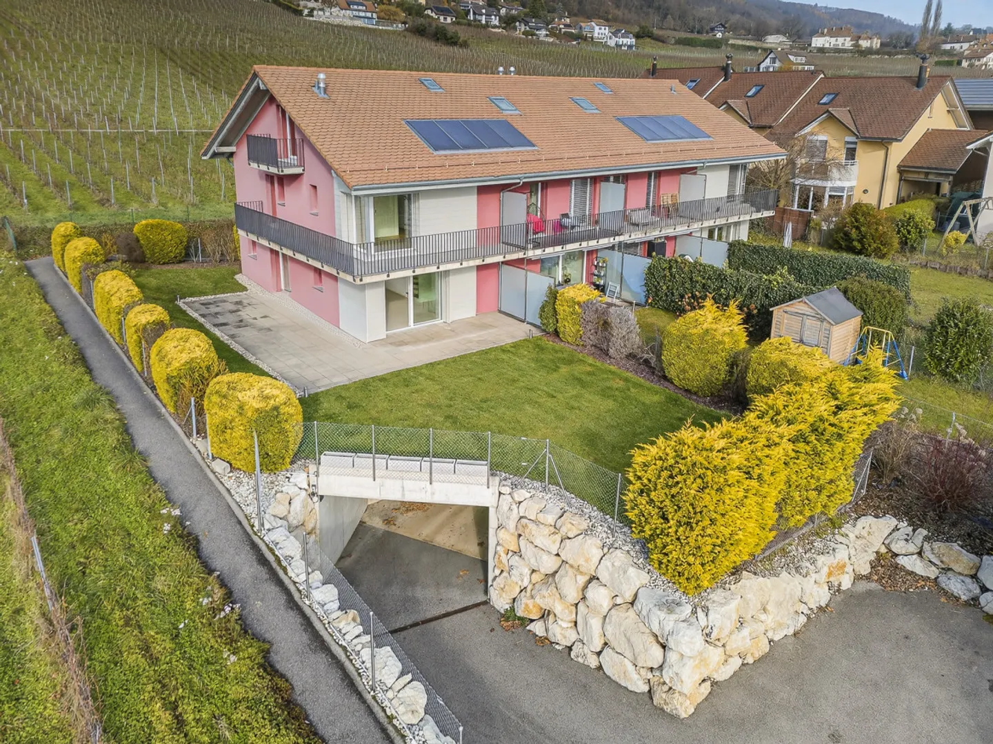 ARMONIA E COMFORT NEL CUORE DEI VIGNETI - Foto 1 di 8