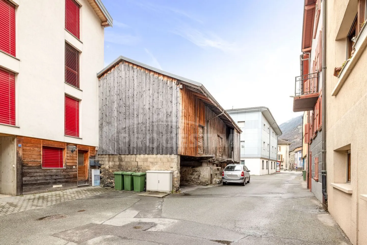 GRANGE A TRANSFORMER AVEC FORT POTENTIEL CONSTRUCTIBLE - Photo 1 sur 6