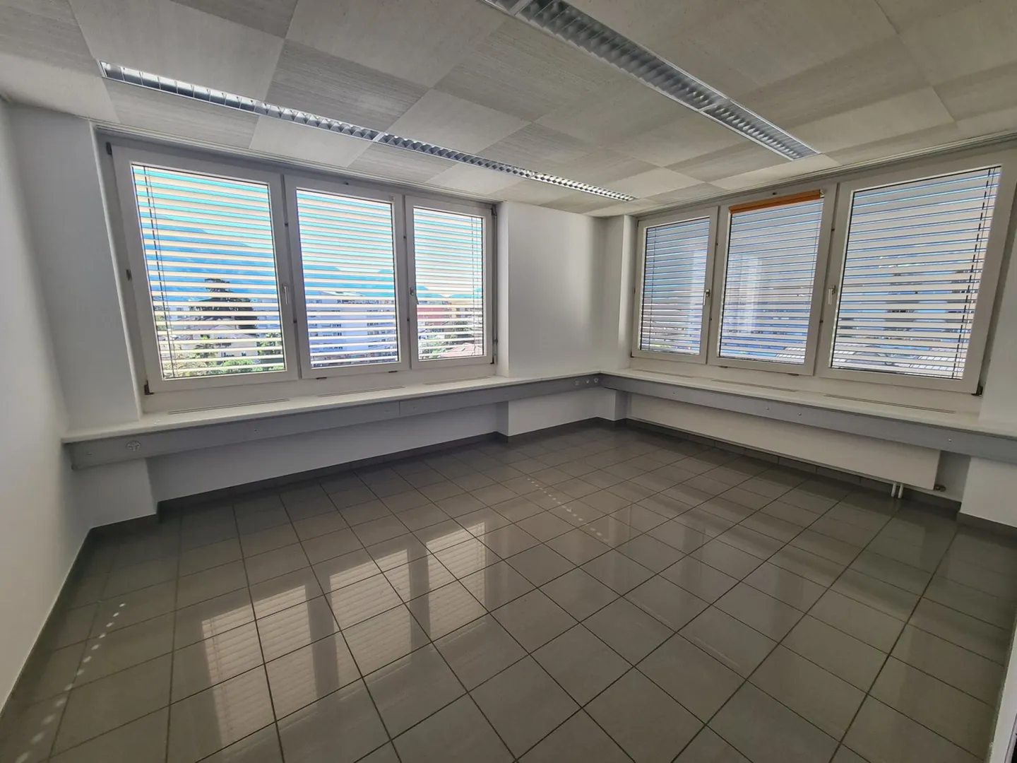Affittasi uffici in posizione centrale a Locarno, con posteggi - Foto 2 di 3