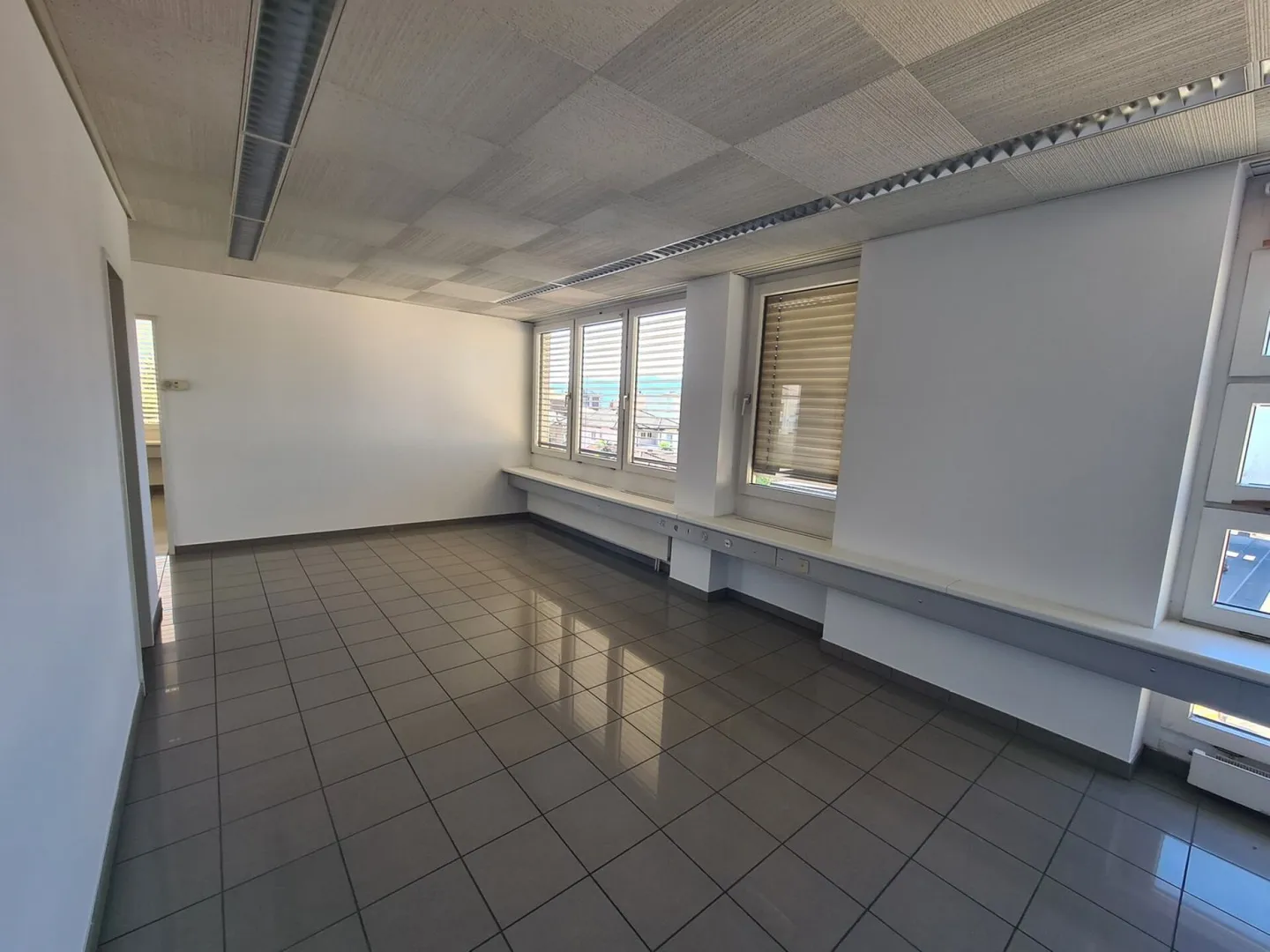 Affittasi uffici in posizione centrale a Locarno, con posteggi - Foto 3 di 3