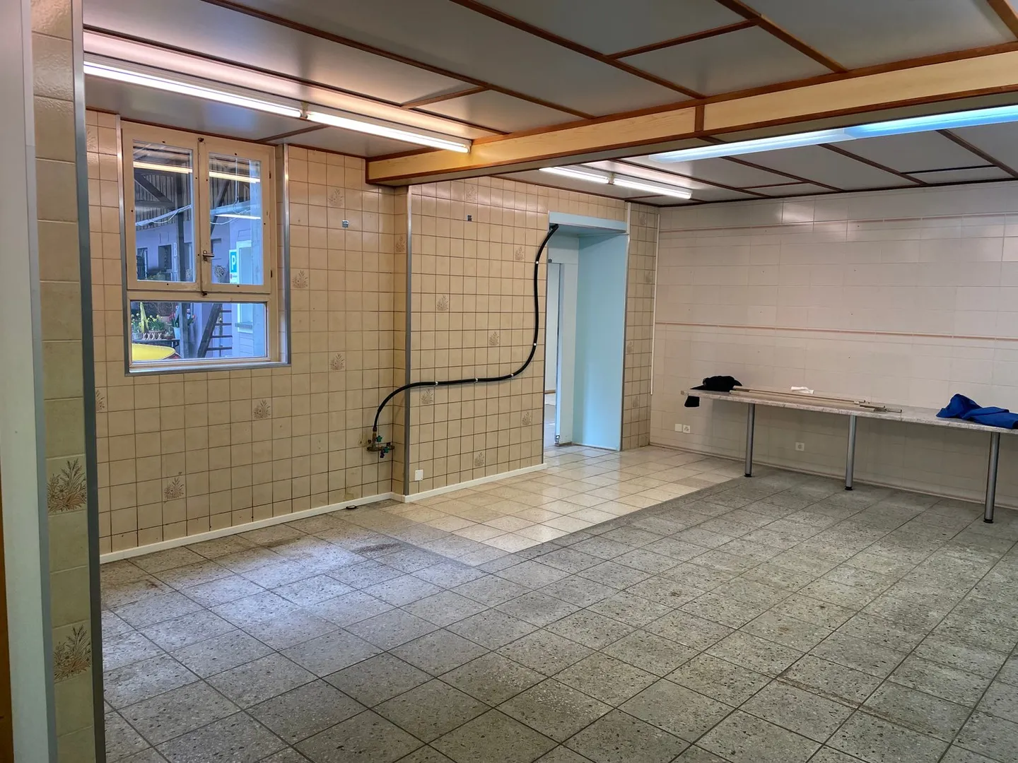 Spazio commerciale versatile nel centro di Altdorf - Foto 2 di 9