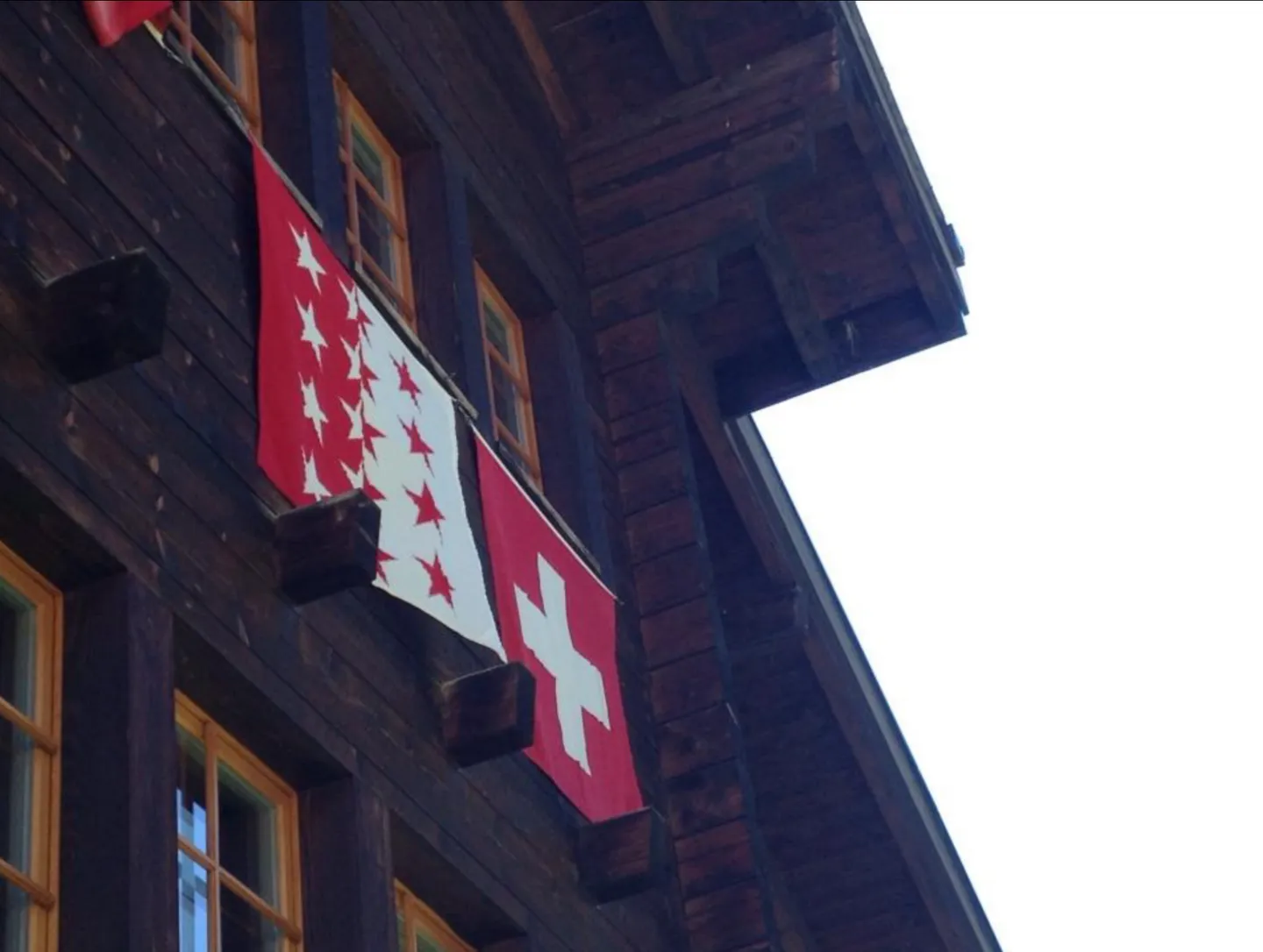 Occasione unica - Ristorante tradizionale nel pittoresco cuore di Brig nel Vallese in vendita - un luogo pieno di fascino, cucina squisita e calda ospitalità aspetta nuovi proprietari... - Foto 1 di 1