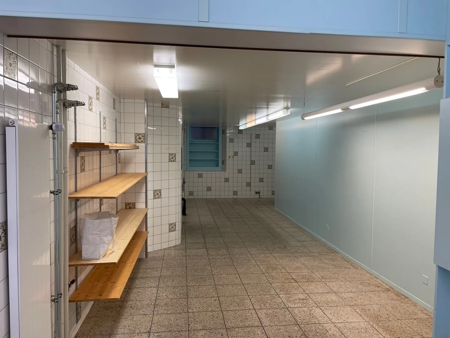 Spazio commerciale versatile nel centro di Altdorf - Foto 3 di 9