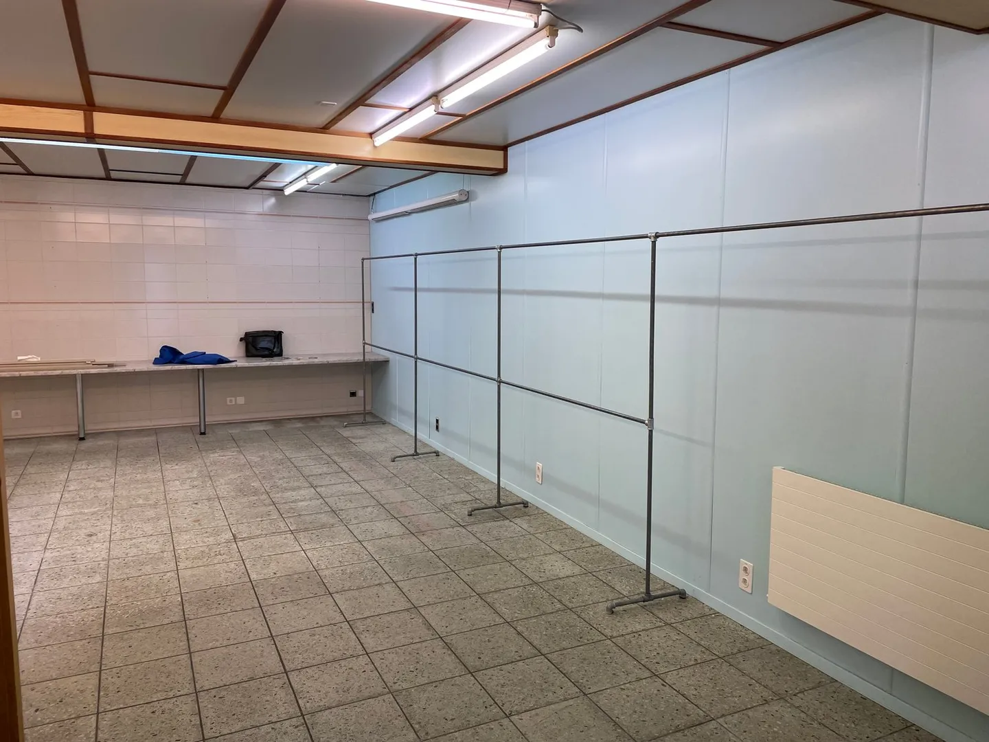 Spazio commerciale versatile nel centro di Altdorf - Foto 6 di 9