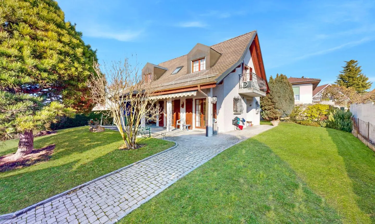 Casa luminosa 5.5 stanze, grande appezzamento e vista sulle Alpi - Foto 1 di 11