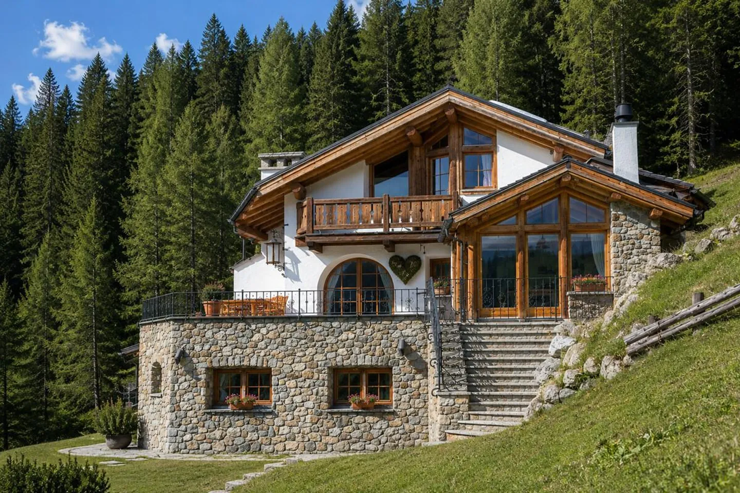 La Punt Chamues-ch: 10-Room Villa with Mountain View and 5 Parking Spaces - Photo 1 of 6