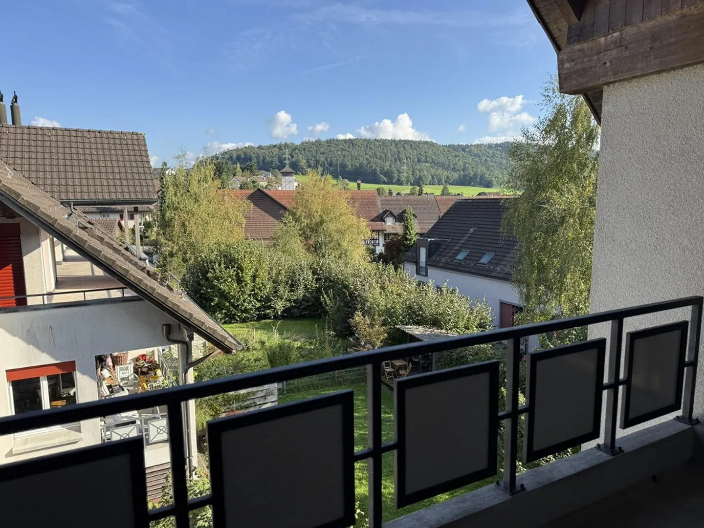 4.5-room maisonette apartment with beautiful views of greenery - Photo 3 of 12