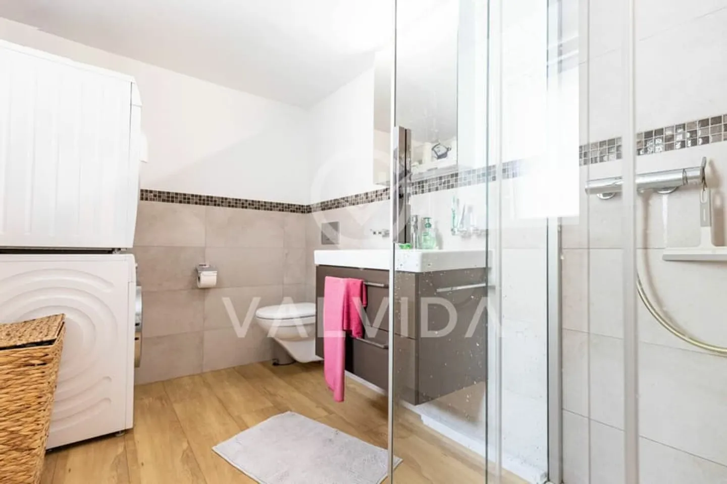 Appartamento luminoso di 4,5 stanze con 160 m² di comfort abitativo - Foto 3 di 10