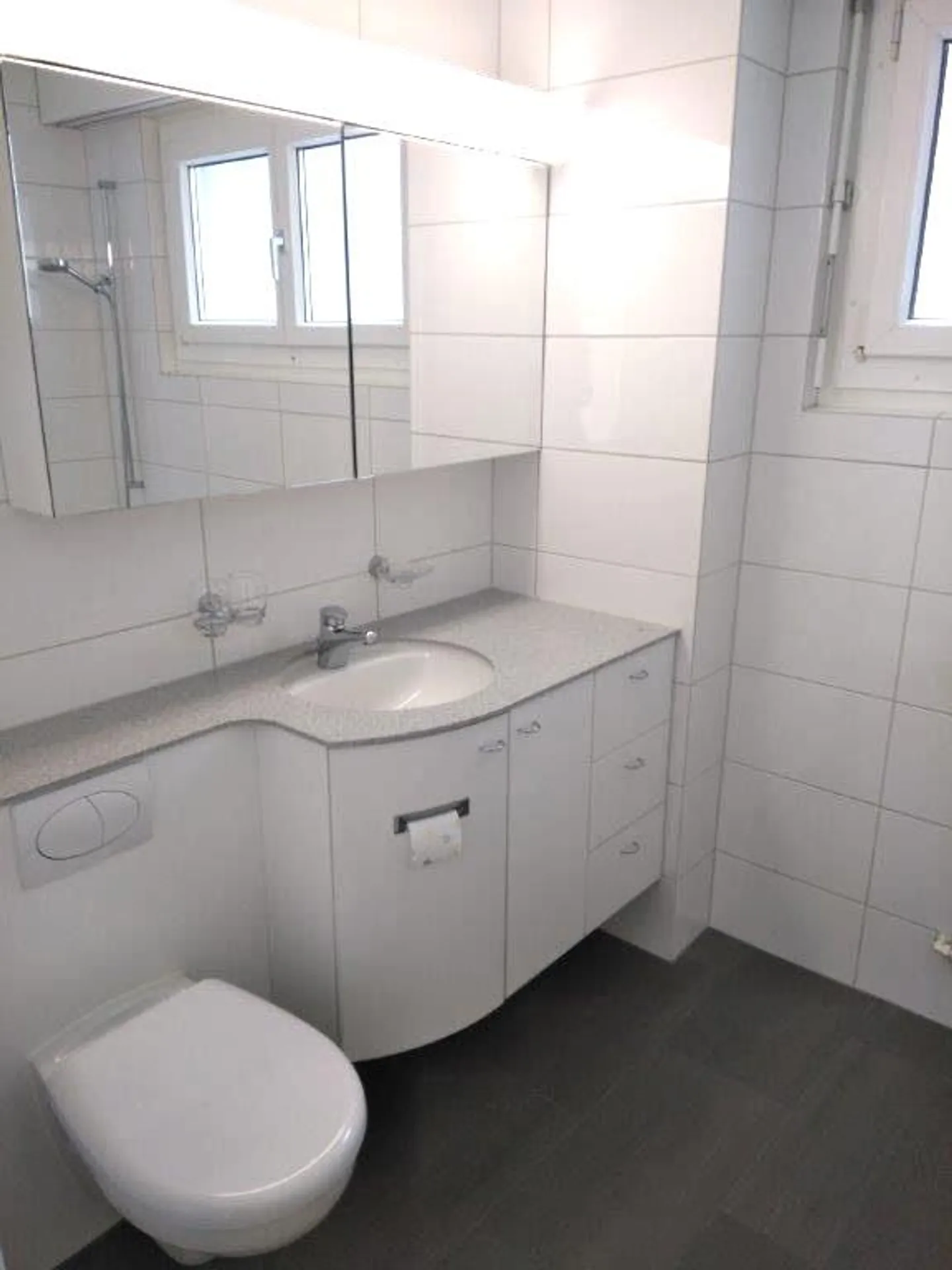 3.5 Room Apartment in a Central but Quiet Location - Photo 3 of 3