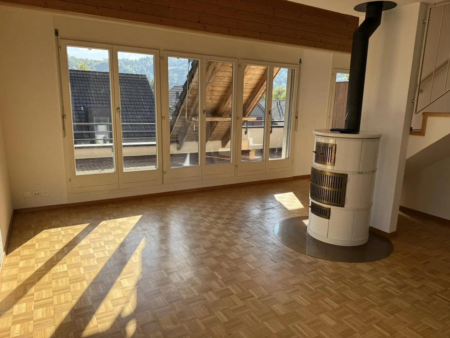 4.5-room maisonette apartment with beautiful views of greenery - Photo 5 of 12