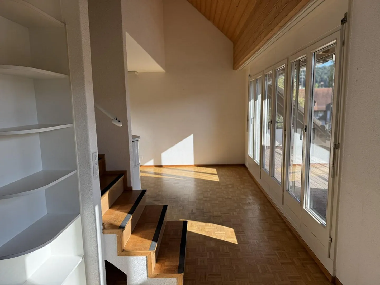 4.5-room maisonette apartment with beautiful views of greenery - Photo 6 of 12