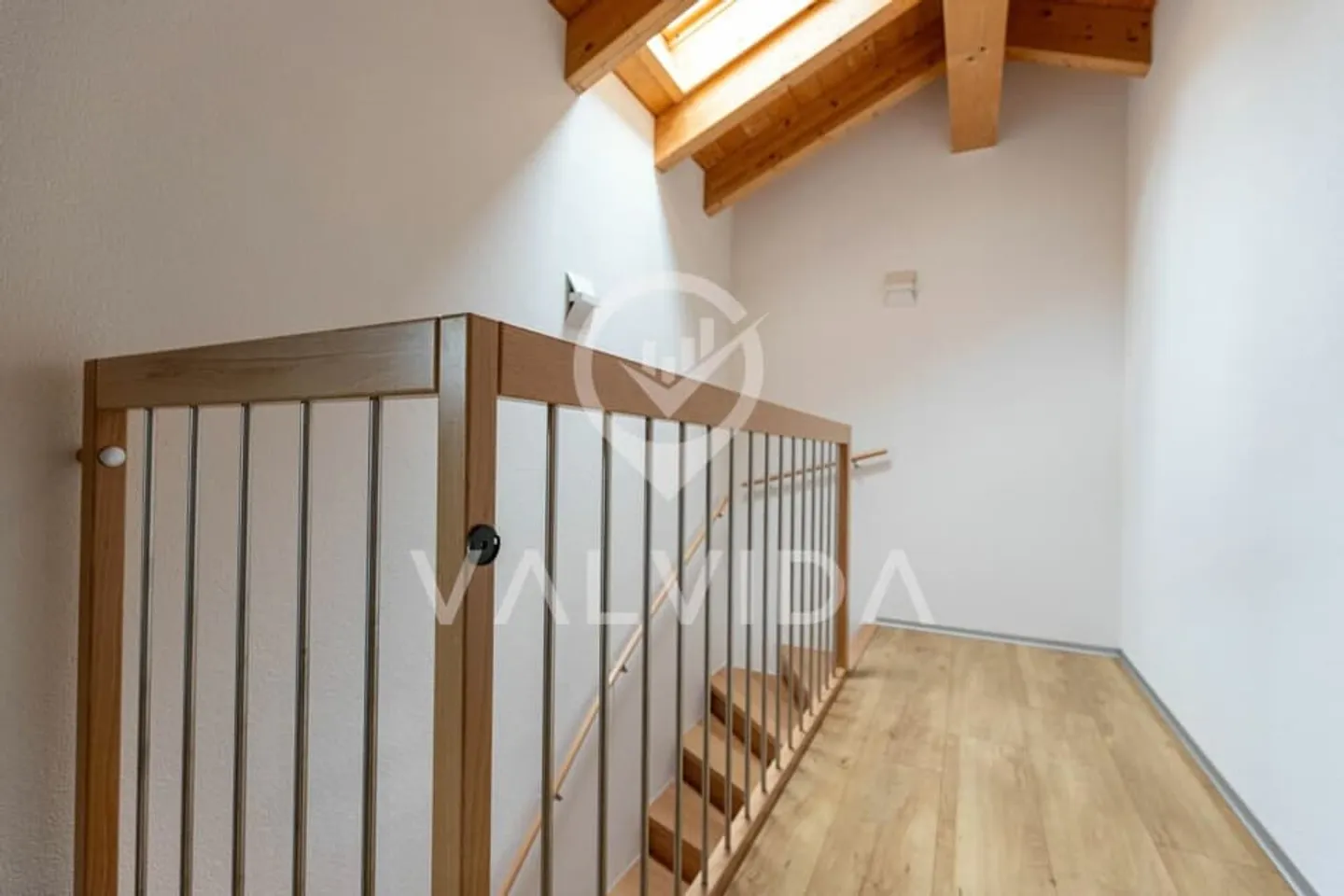 Appartamento luminoso di 4,5 stanze con 160 m² di comfort abitativo - Foto 4 di 10
