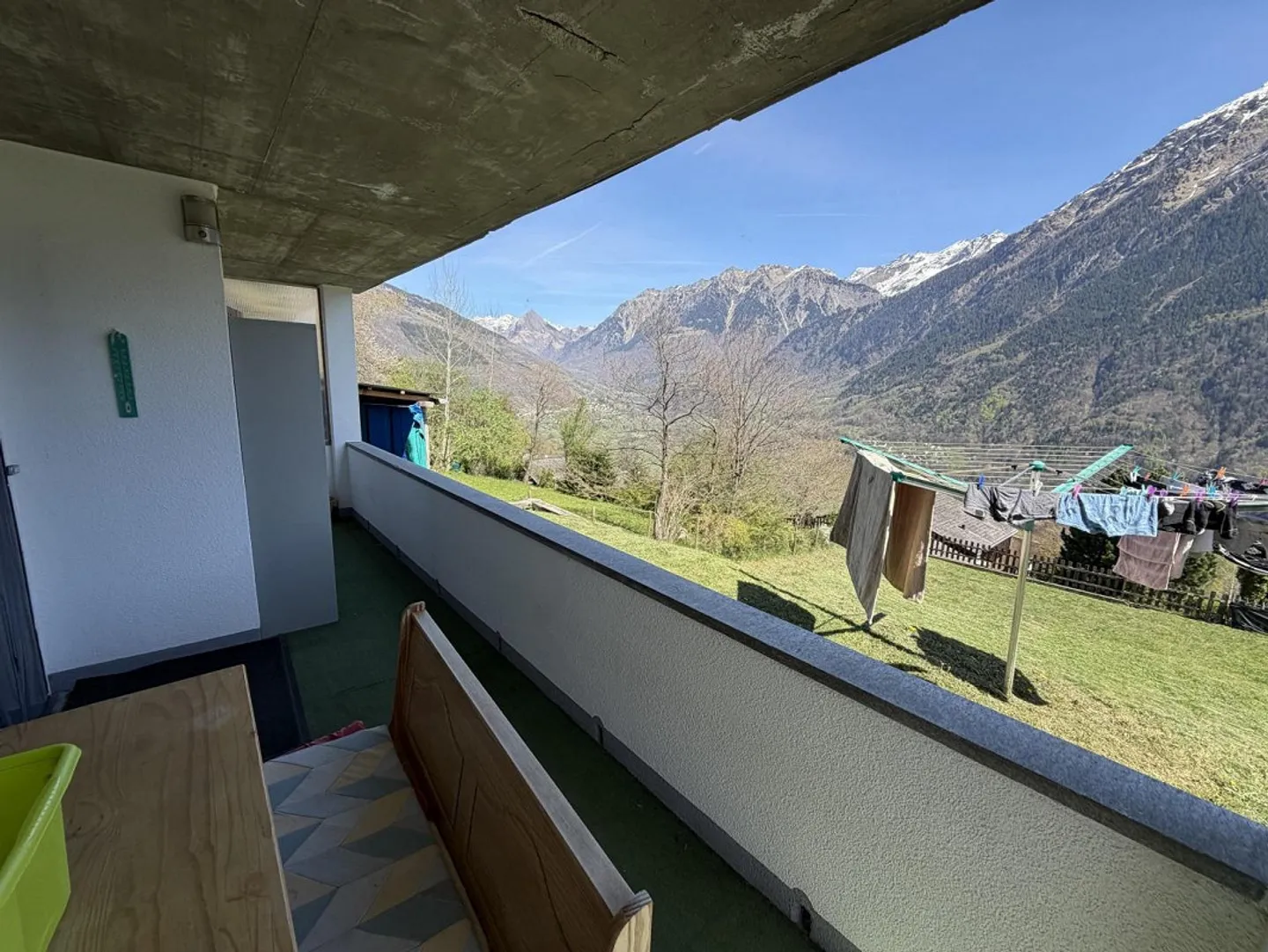 Chalet with two 3-room apartments, large building land in a very sunny location... - Photo 17 of 72