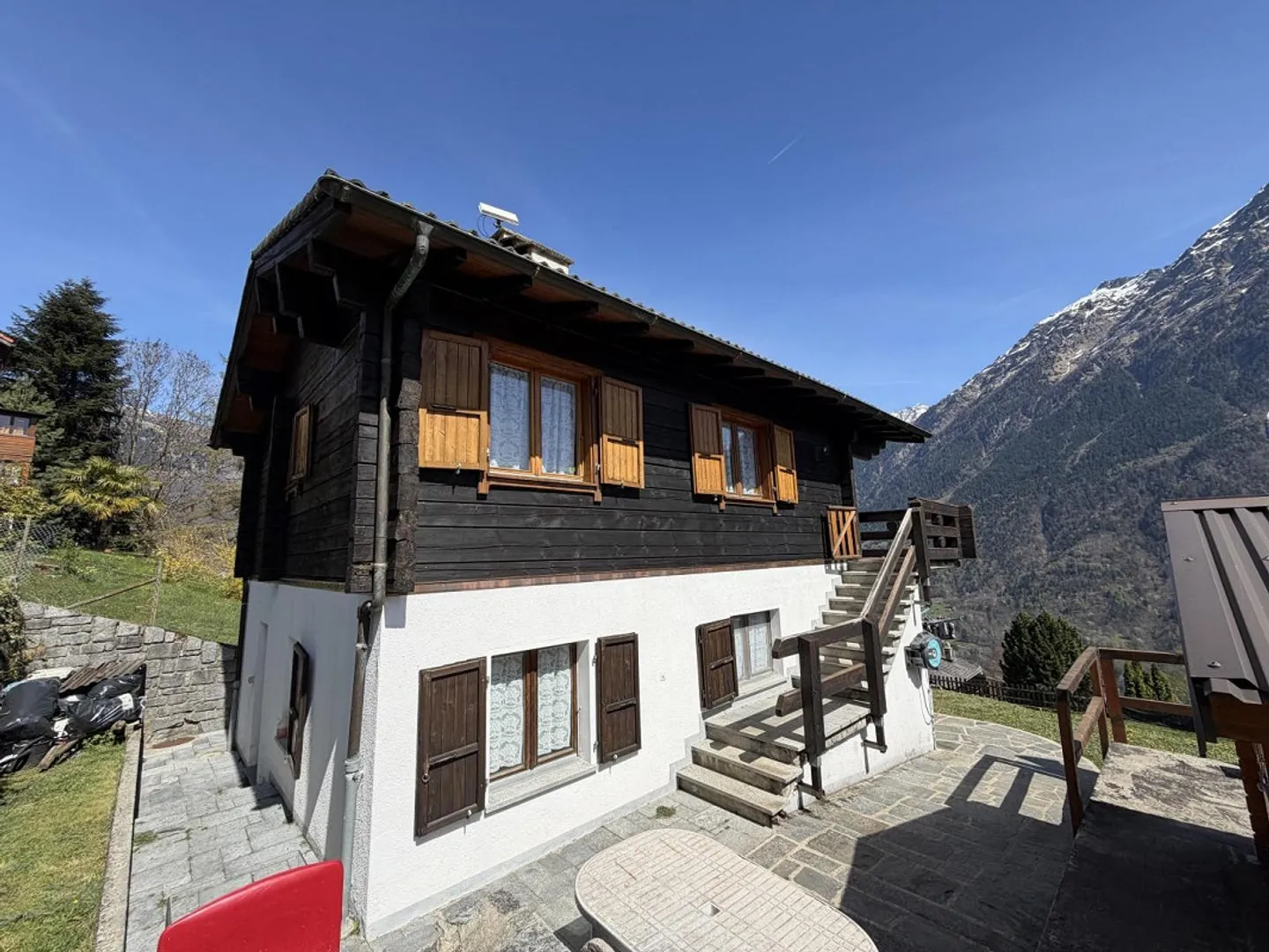 Chalet with two 3-room apartments, large building land in a very sunny location... - Photo 27 of 72