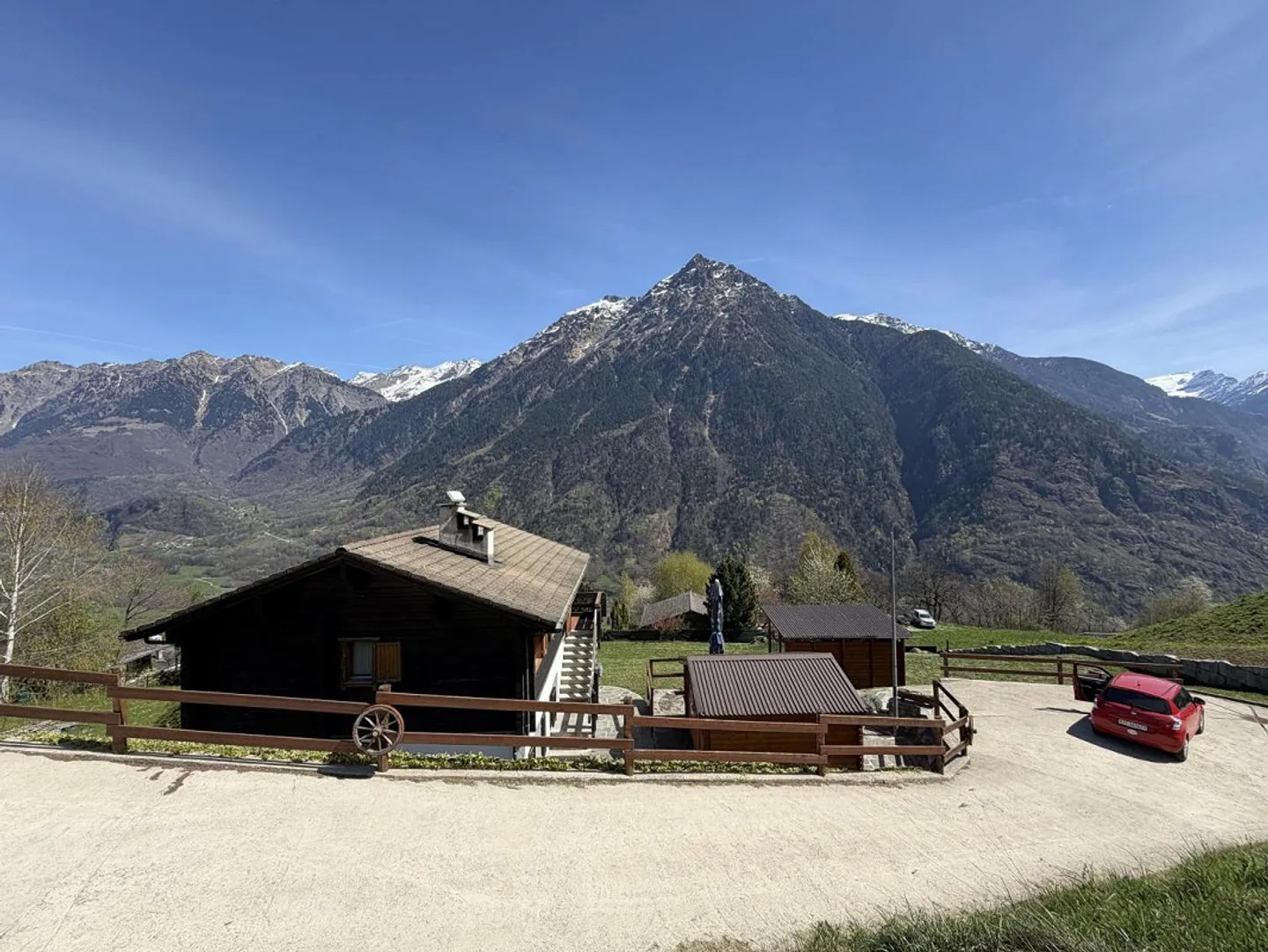 Chalet with two 3-room apartments, large building land in a very sunny location... - Photo 30 of 72