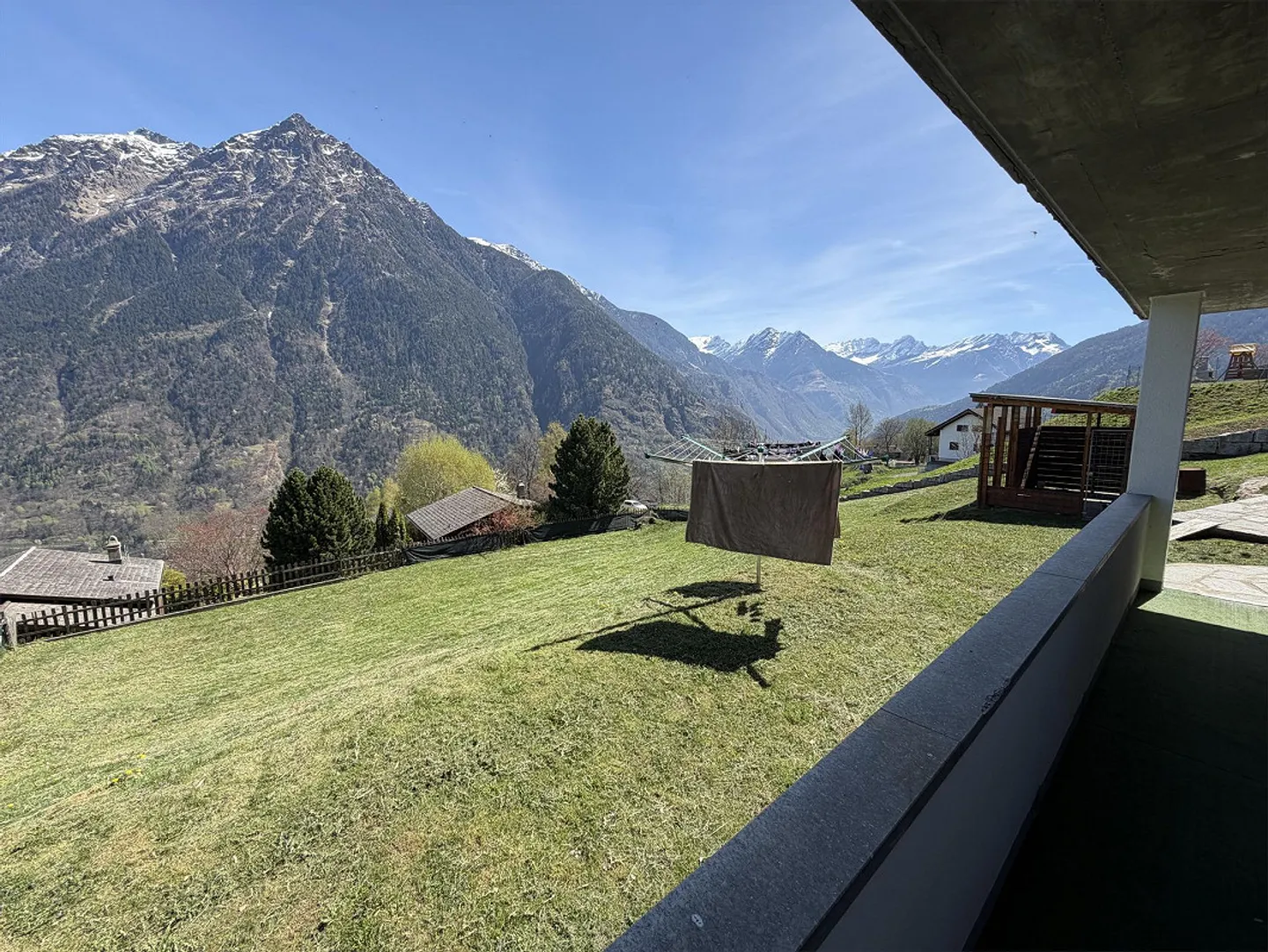 Chalet with two 3-room apartments, large building land in a very sunny location... - Photo 39 of 72