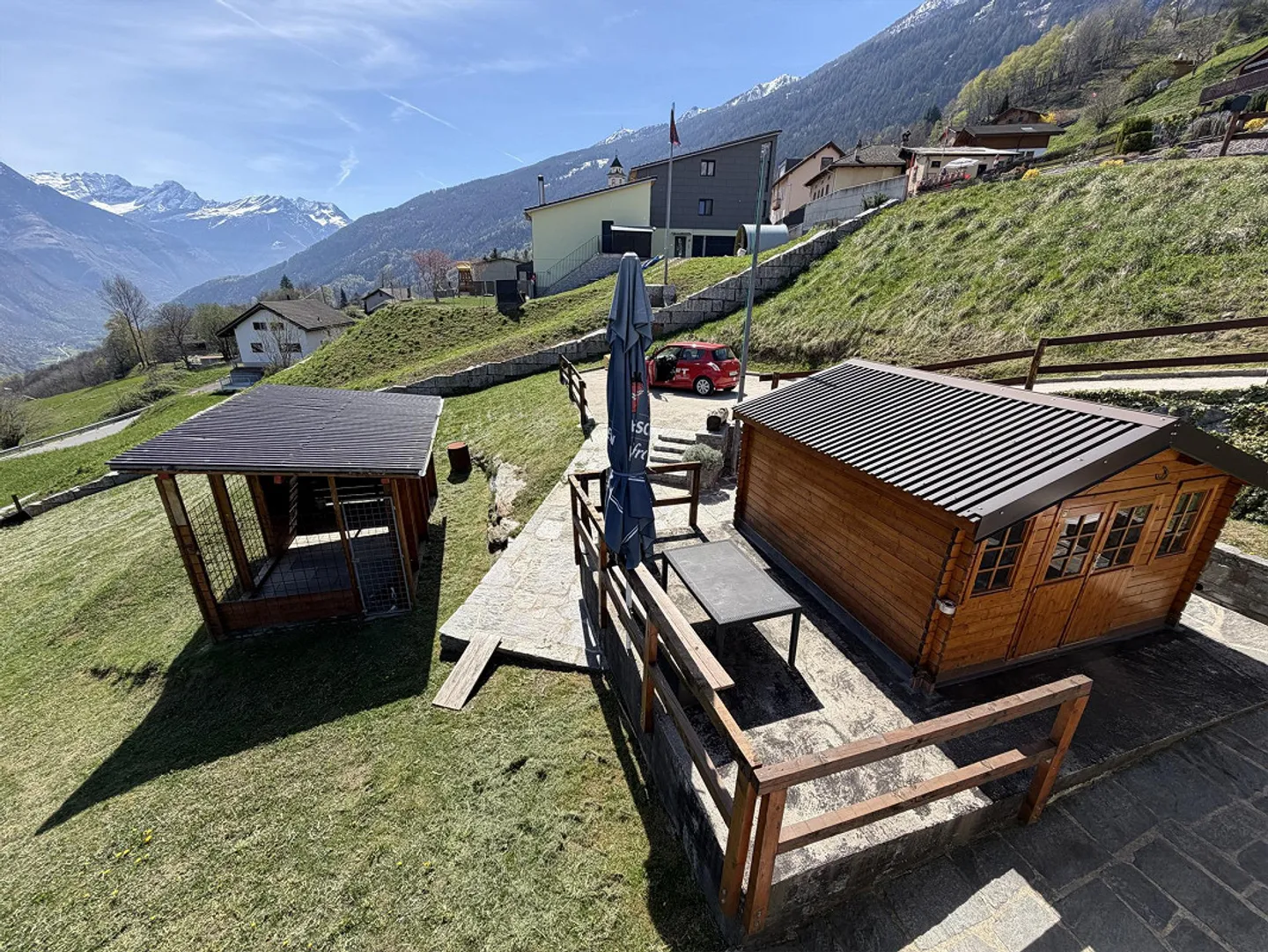 Chalet with two 3-room apartments, large building land in a very sunny location... - Photo 48 of 72