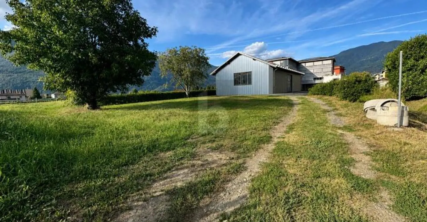 LARGE IN A SUNNY AND STRATEGIC POSITION - Photo 1 of 6