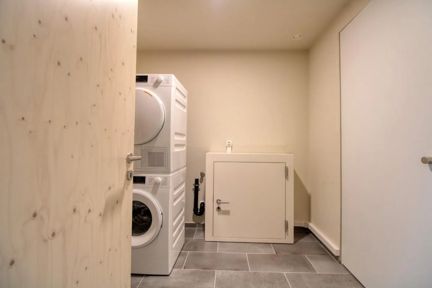 Coliving moderno che unisce intimità, lavoro e vita condivisa a Renens - Foto 18 di 30