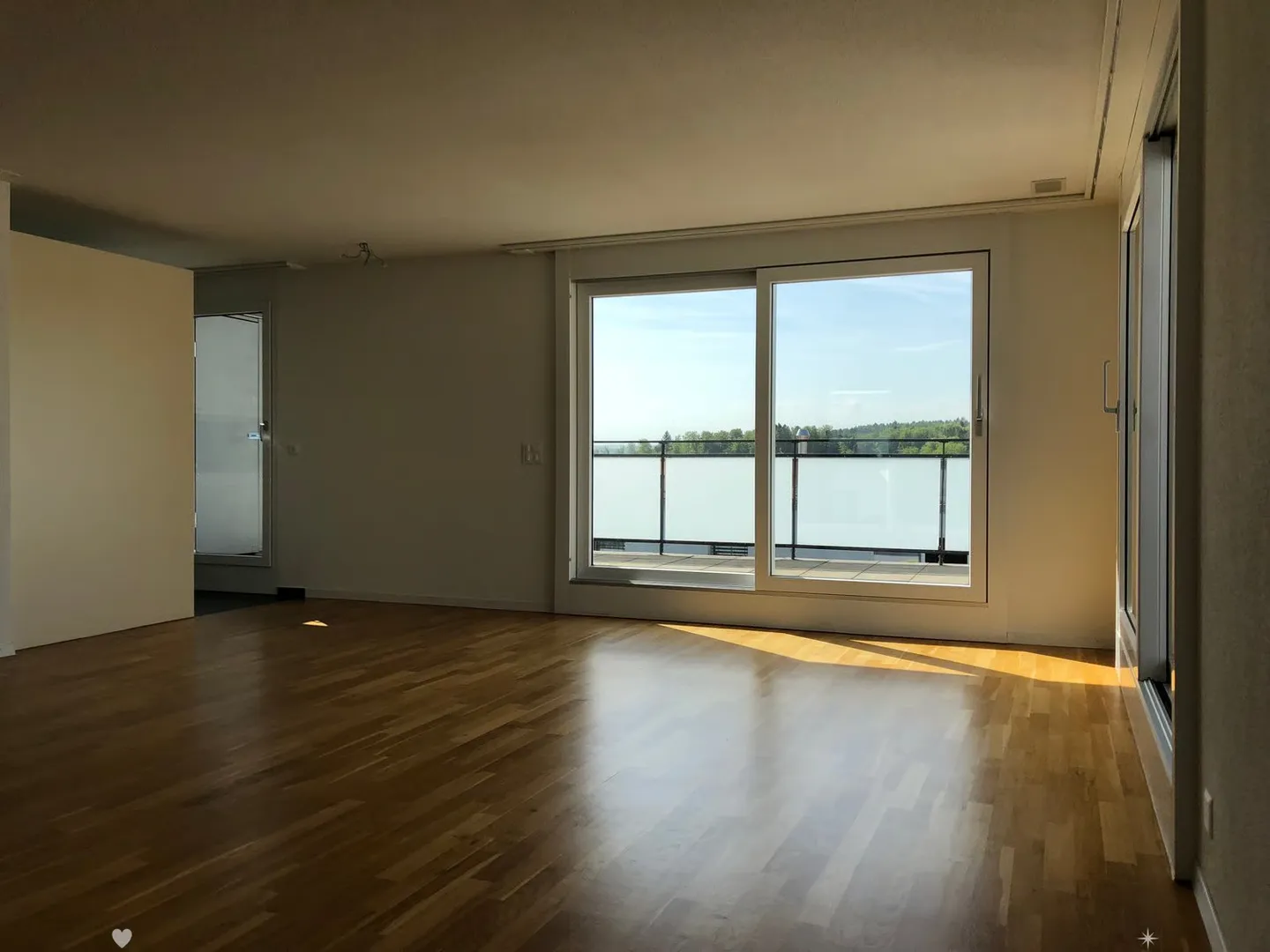 Appartement penthouse lumineux de 3 pièces avec balcon et certificat Minergie à Bienne - Photo 4 sur 9