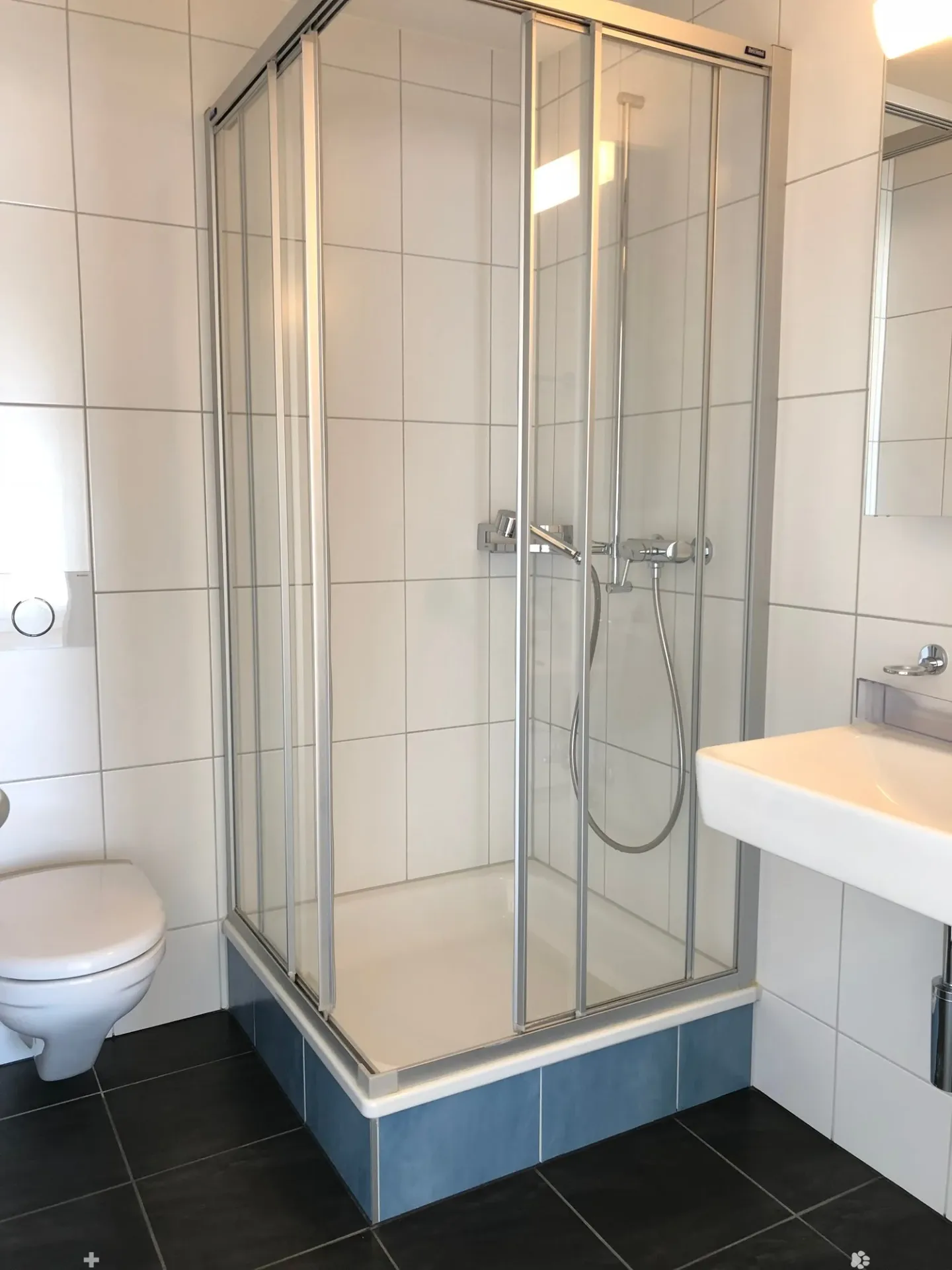 Appartement penthouse lumineux de 3 pièces avec balcon et certificat Minergie à Bienne - Photo 5 sur 9
