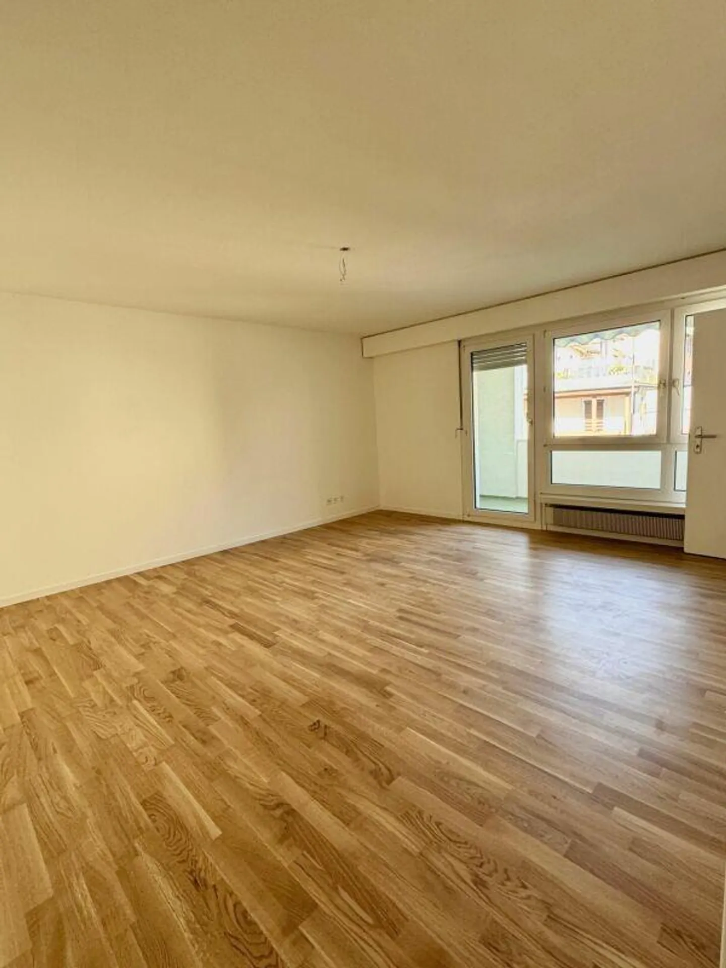 Bright and modern 3.5 room apartment for rent in the center - Photo 4 of 8