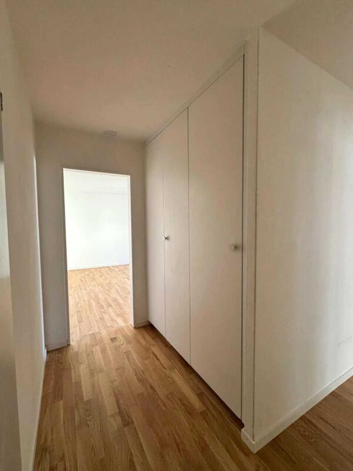 Bright and modern 3.5 room apartment for rent in the center - Photo 7 of 8