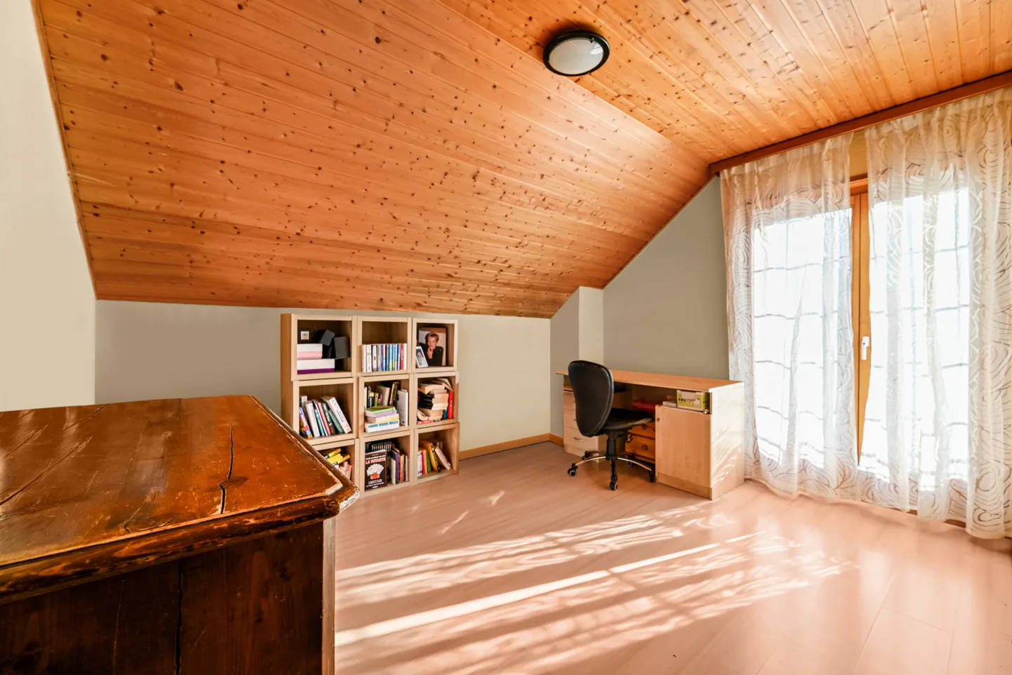 CHERNEX - SPAZIOSA VILLA A SCHIERA DI 5.5 STANZE - Foto 8 di 10