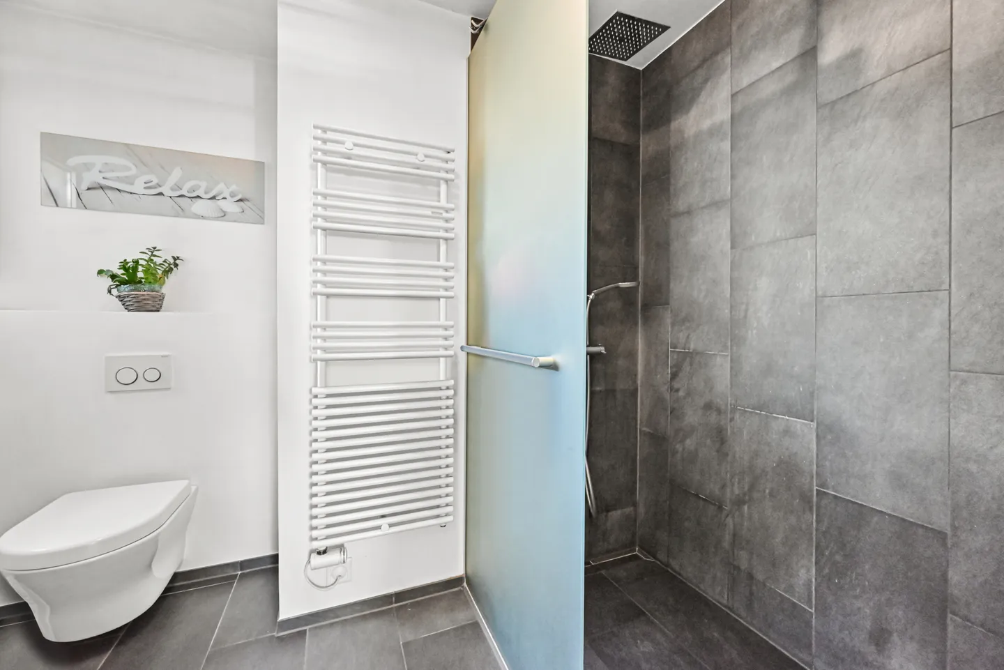 CHERNEX - SPAZIOSA VILLA A SCHIERA DI 5.5 STANZE - Foto 9 di 10