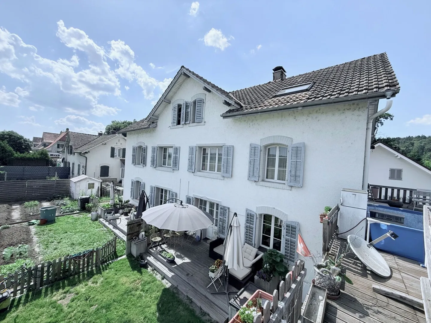 Charmantes Mehrfamilienhaus - Foto 2 von 16