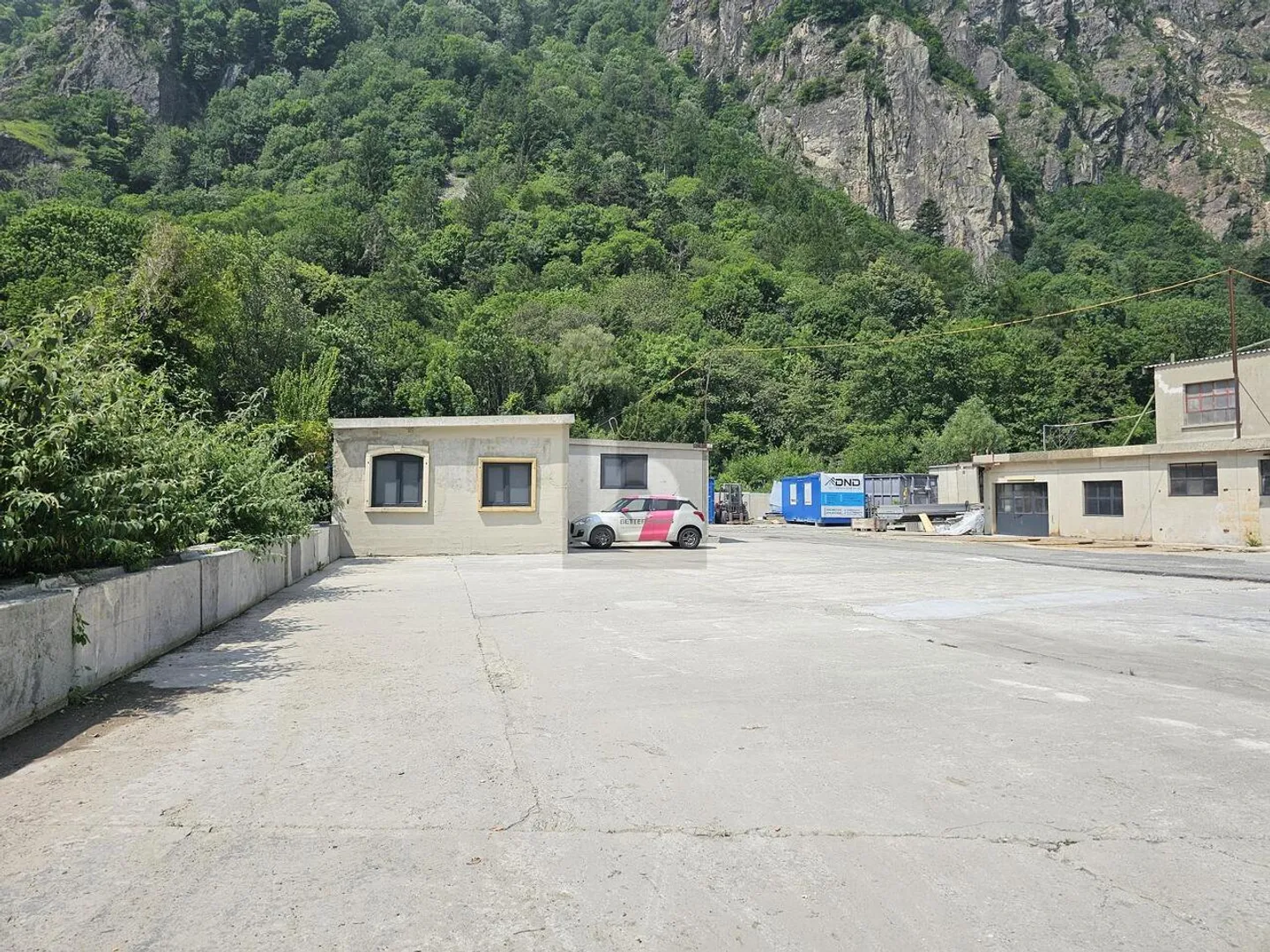 MULTIFUNCTIONAL SPACES IN VERNAYAZ - Photo 2 of 6