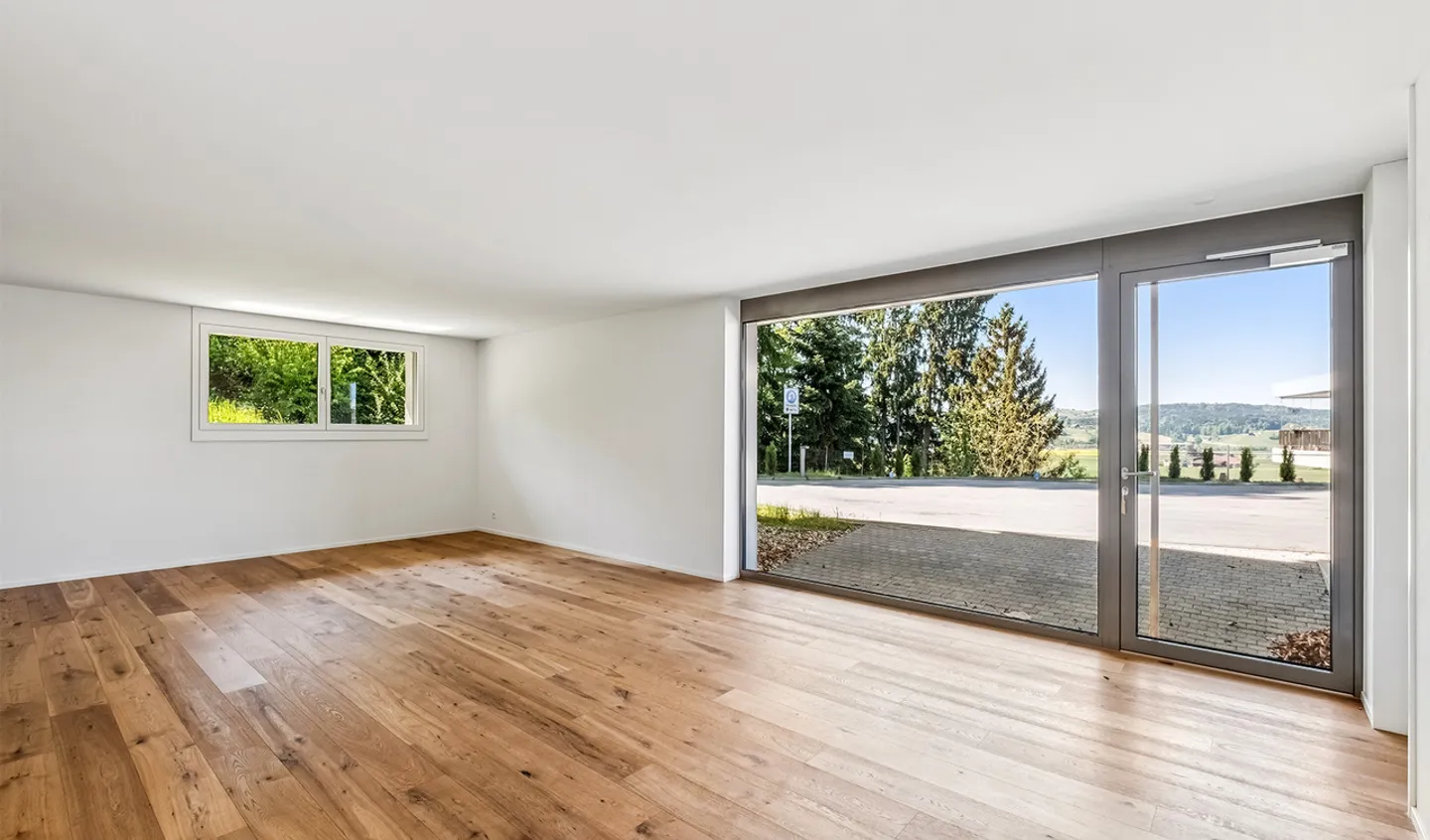 Modernes Gewerbeobjekt in Schötz - Foto 1 von 11