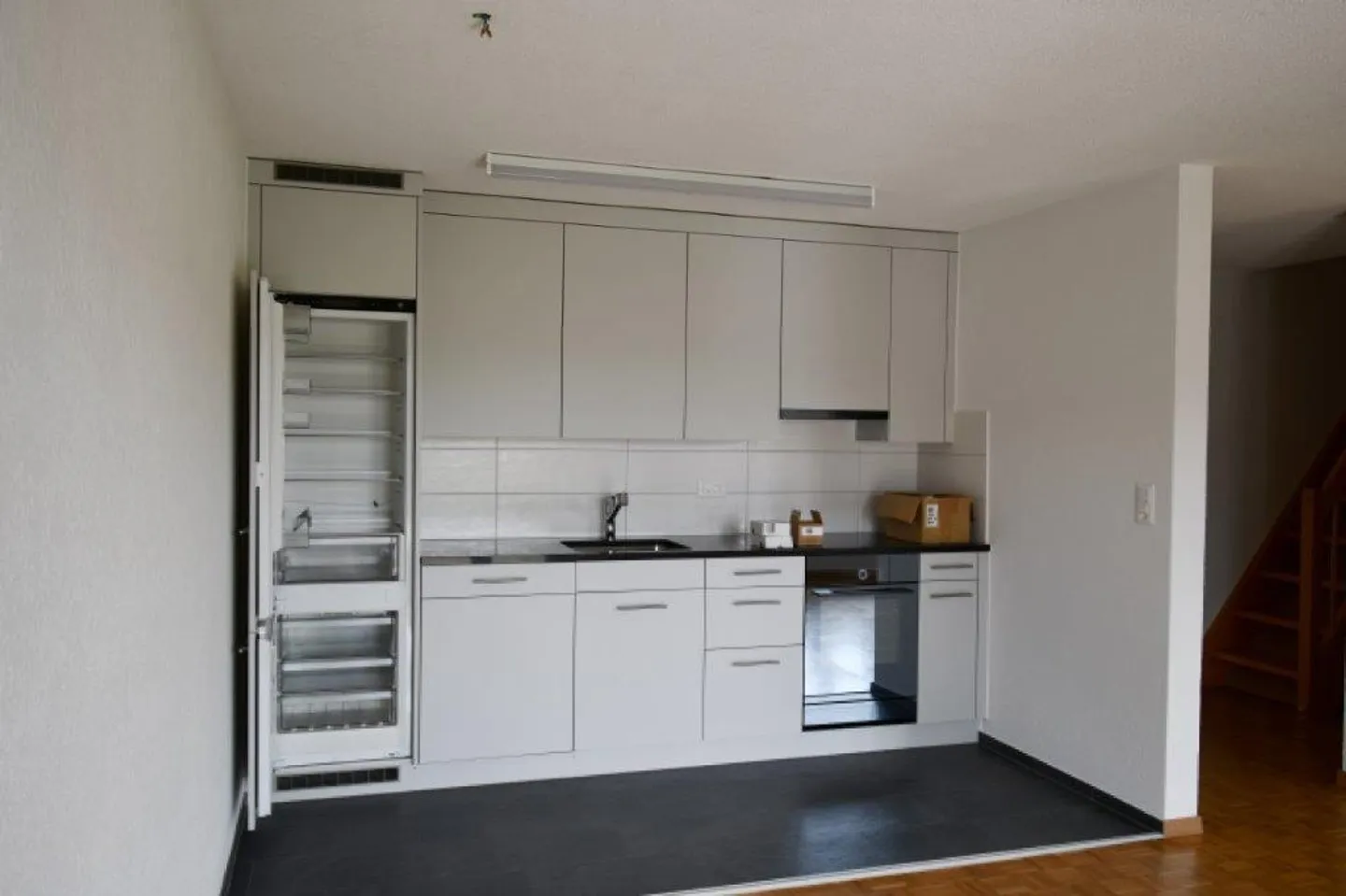 Appartamento duplex ristrutturato di 3,5 locali di alta qualità a Unterengst - Foto 3 di 15