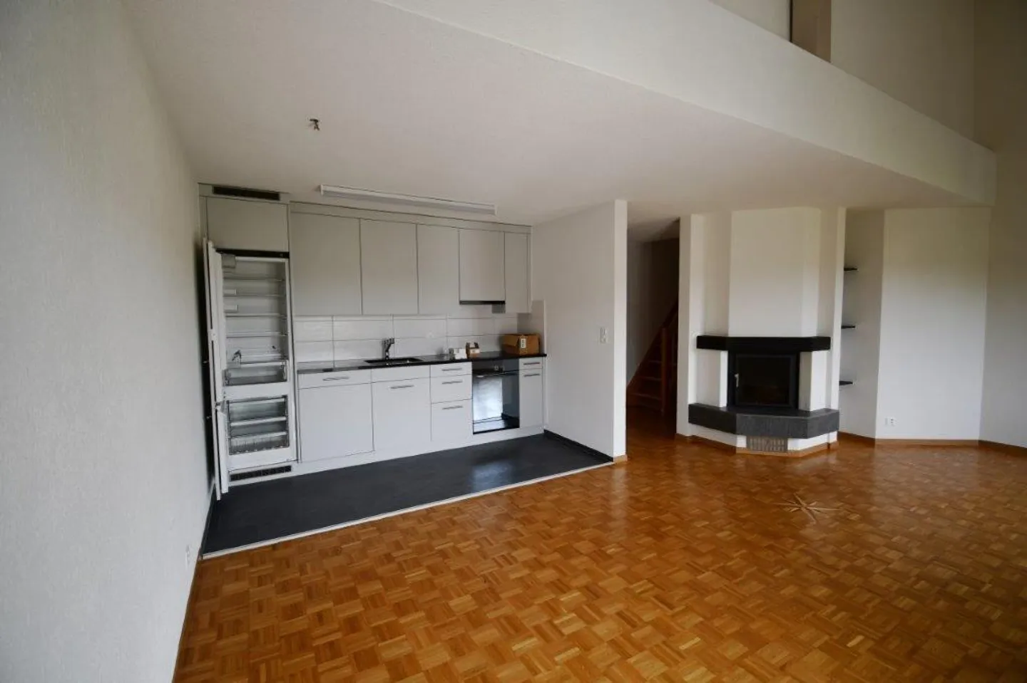 Appartamento duplex ristrutturato di 3,5 locali di alta qualità a Unterengst - Foto 4 di 15