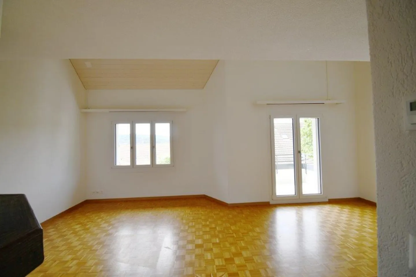 Appartamento duplex ristrutturato di 3,5 locali di alta qualità a Unterengst - Foto 5 di 15