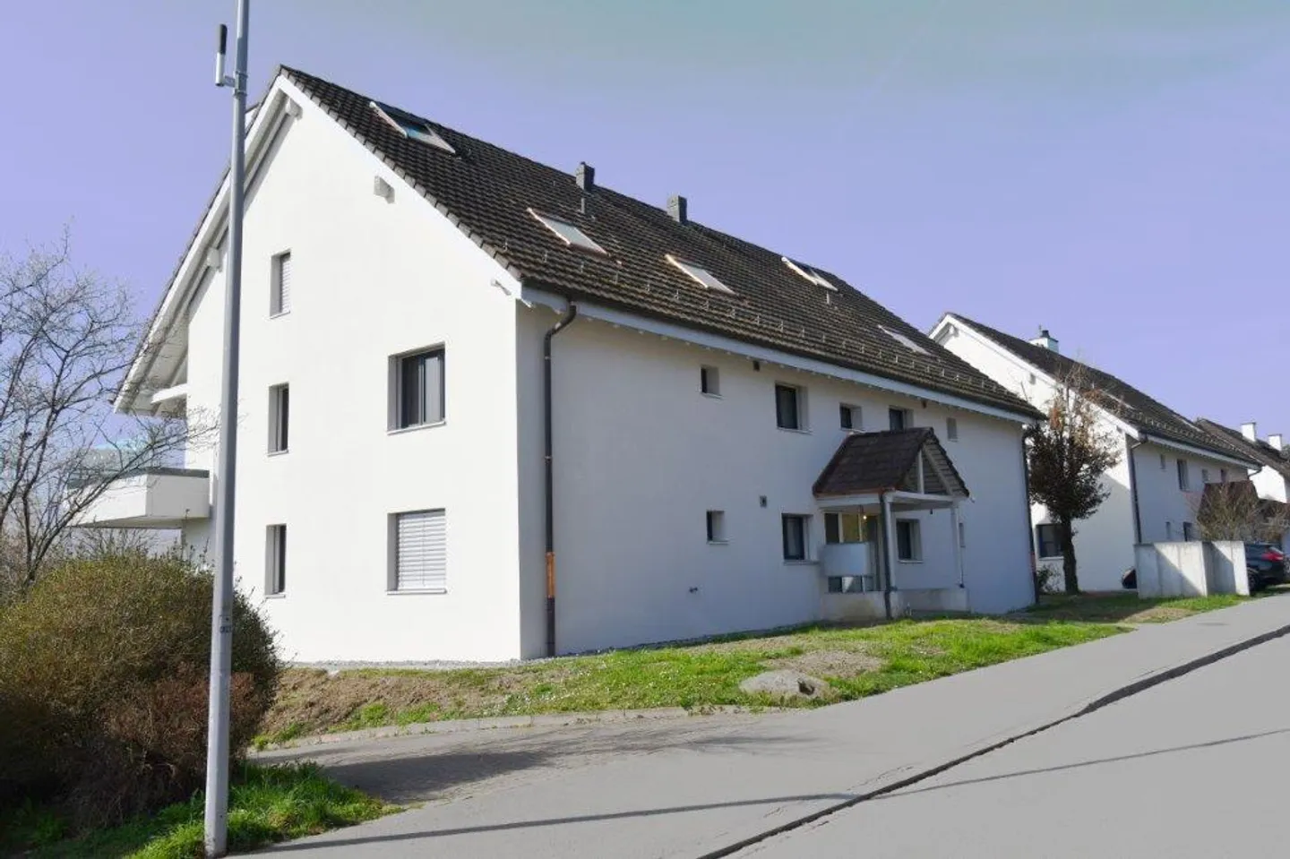 Appartamento duplex ristrutturato di 3,5 locali di alta qualità a Unterengst - Foto 1 di 15
