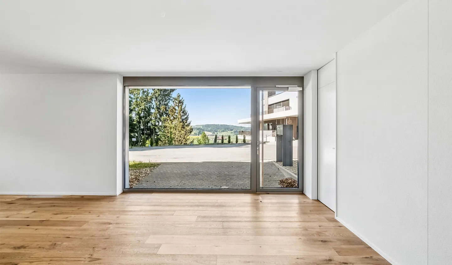 Modernes Gewerbeobjekt in Schötz - Foto 3 von 11