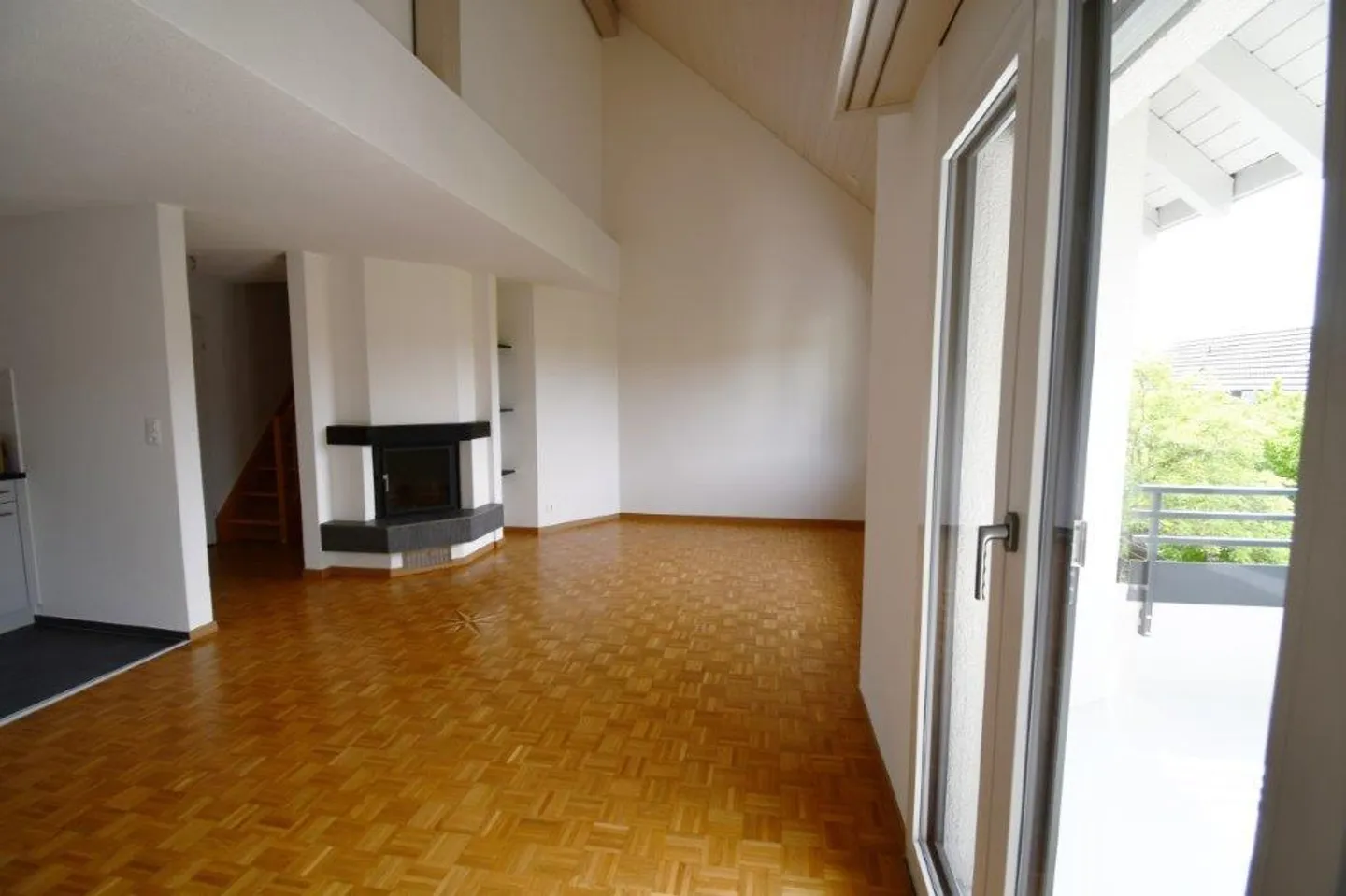 Appartamento duplex ristrutturato di 3,5 locali di alta qualità a Unterengst - Foto 6 di 15