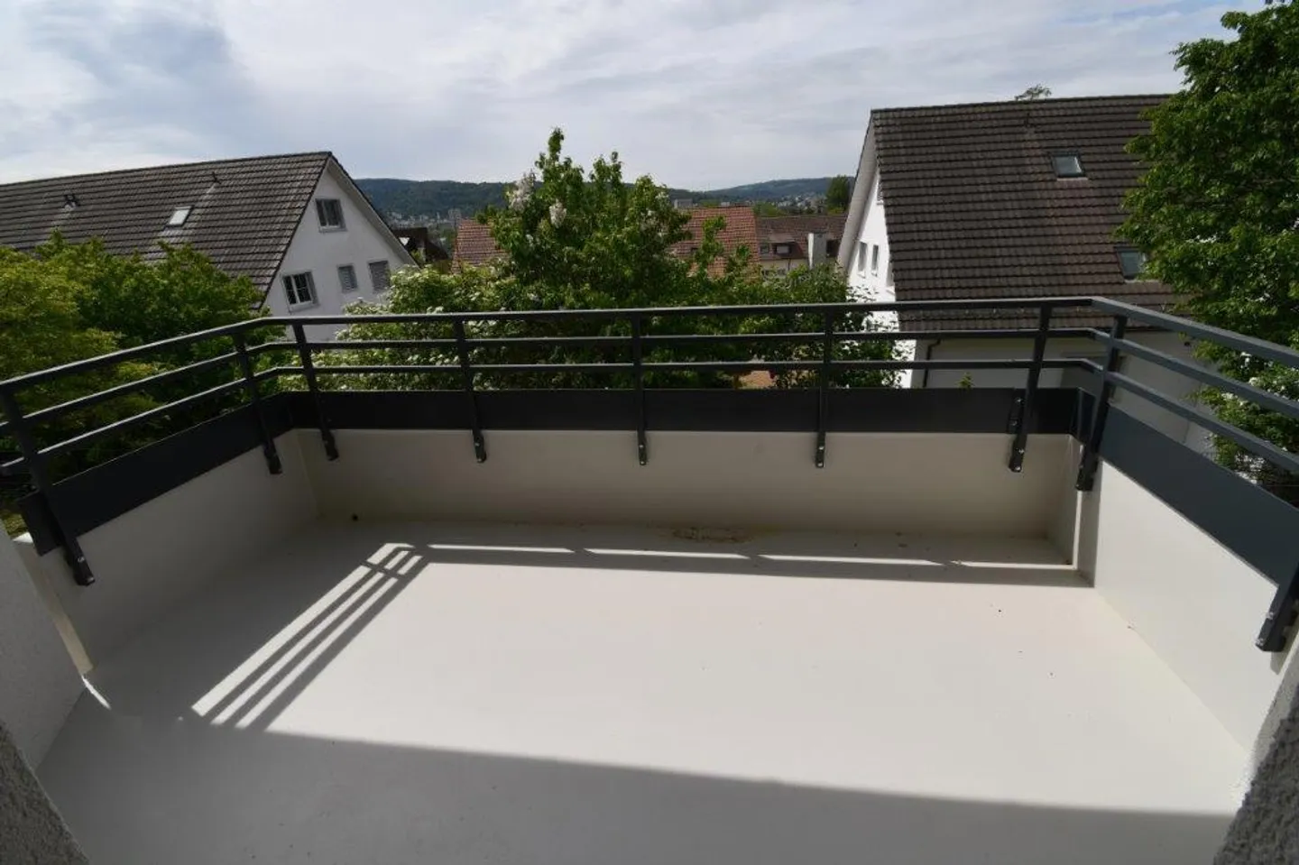 Appartamento duplex ristrutturato di 3,5 locali di alta qualità a Unterengst - Foto 7 di 15