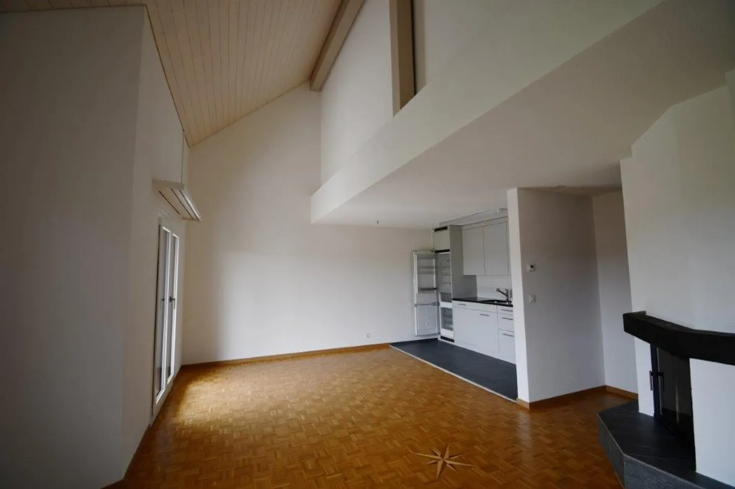 Appartamento duplex ristrutturato di 3,5 locali di alta qualità a Unterengst - Foto 8 di 15