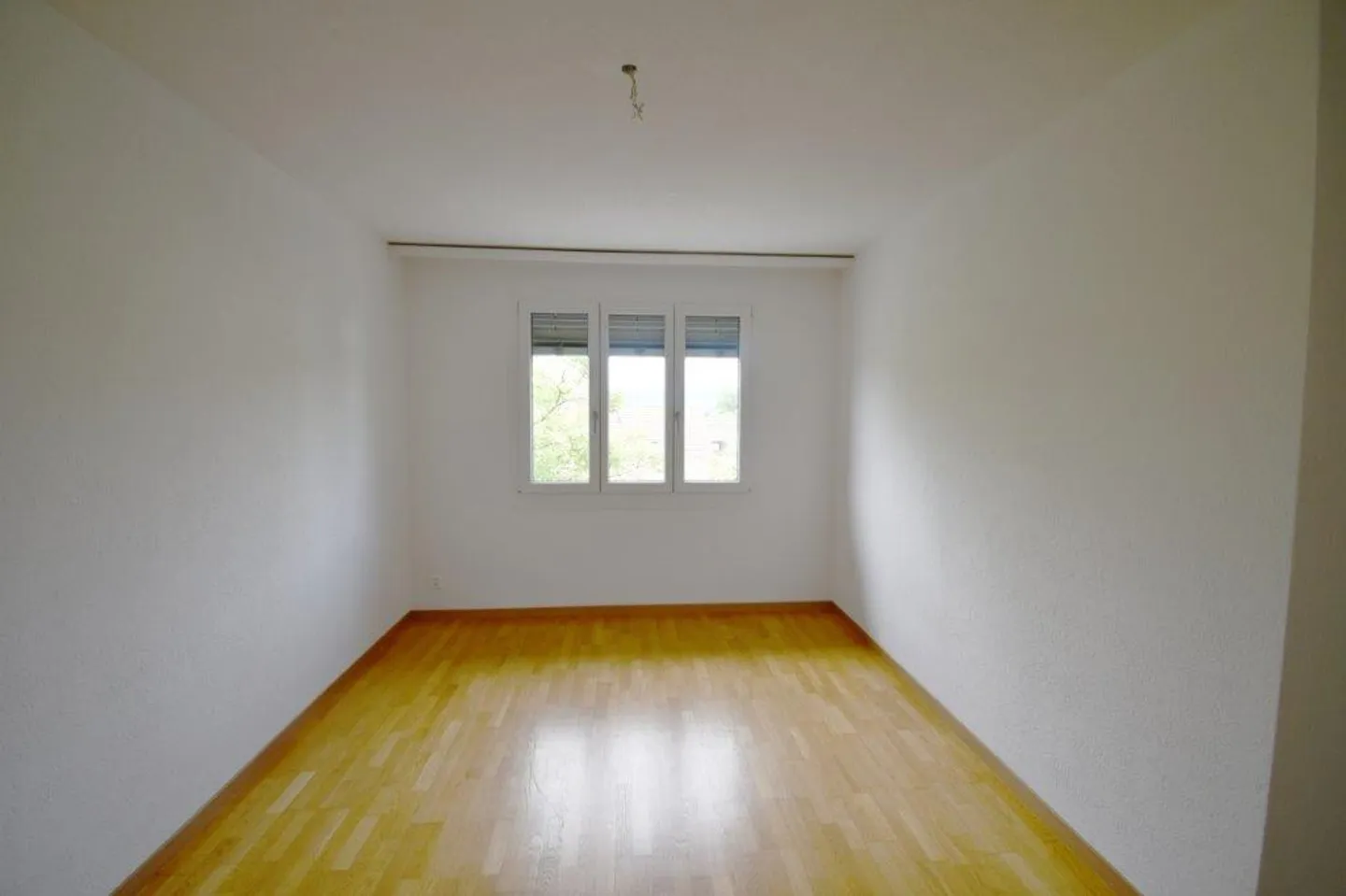 Appartamento duplex ristrutturato di 3,5 locali di alta qualità a Unterengst - Foto 9 di 15