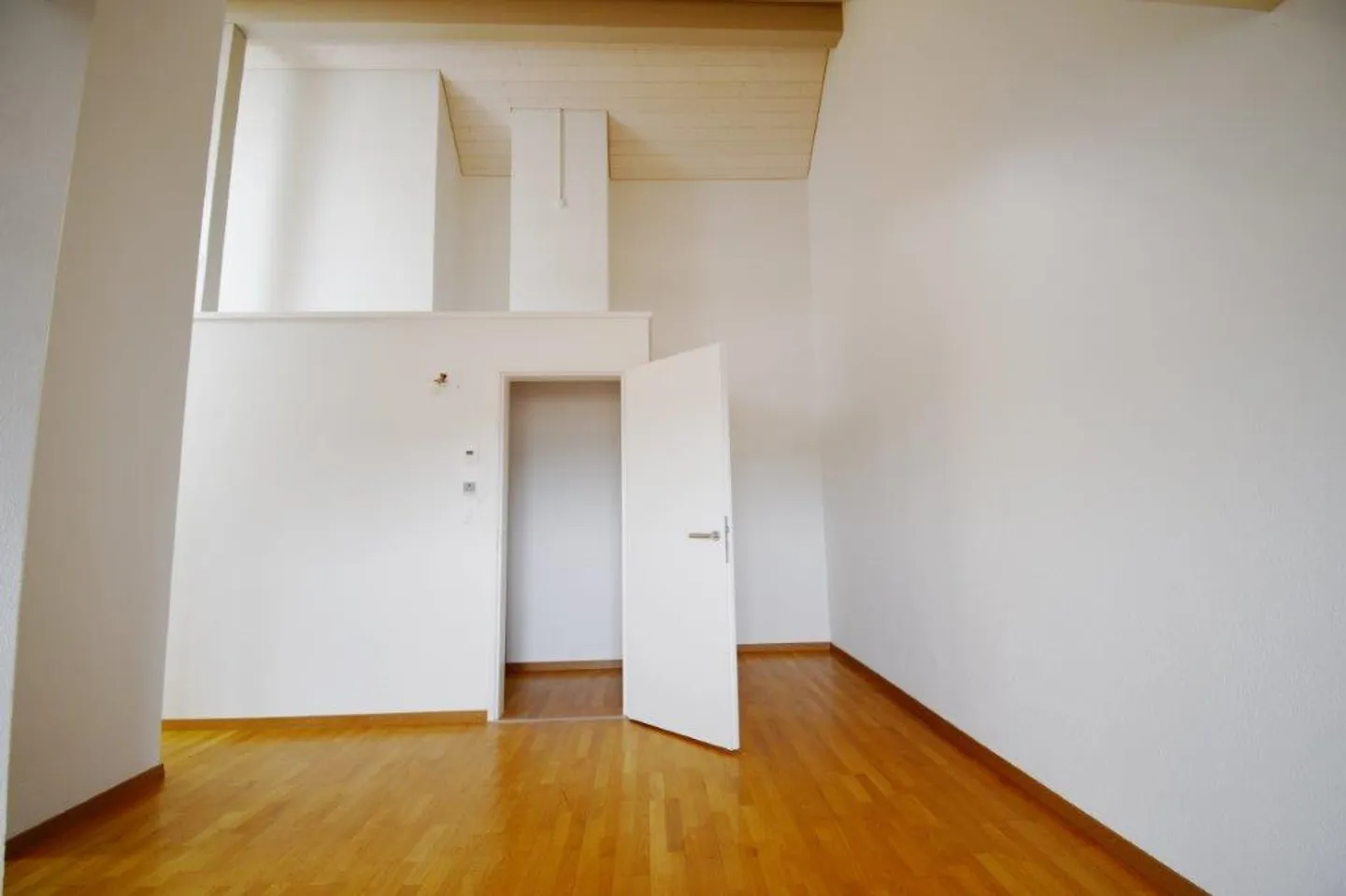 Appartamento duplex ristrutturato di 3,5 locali di alta qualità a Unterengst - Foto 14 di 15