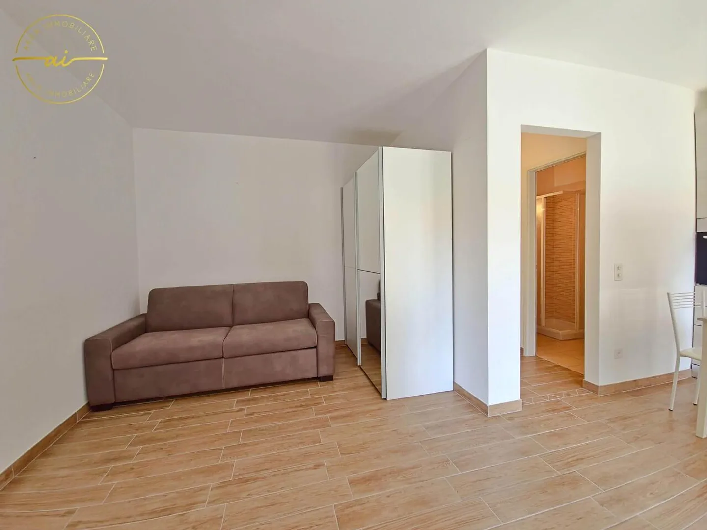 LUMINOSO MONOLOCALE CON BALCONE - OTTIMO INVESTIMENTO! - Foto 4 di 7