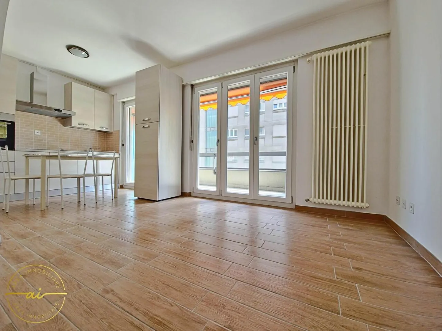 LUMINOSO MONOLOCALE CON BALCONE - OTTIMO INVESTIMENTO! - Foto 1 di 7