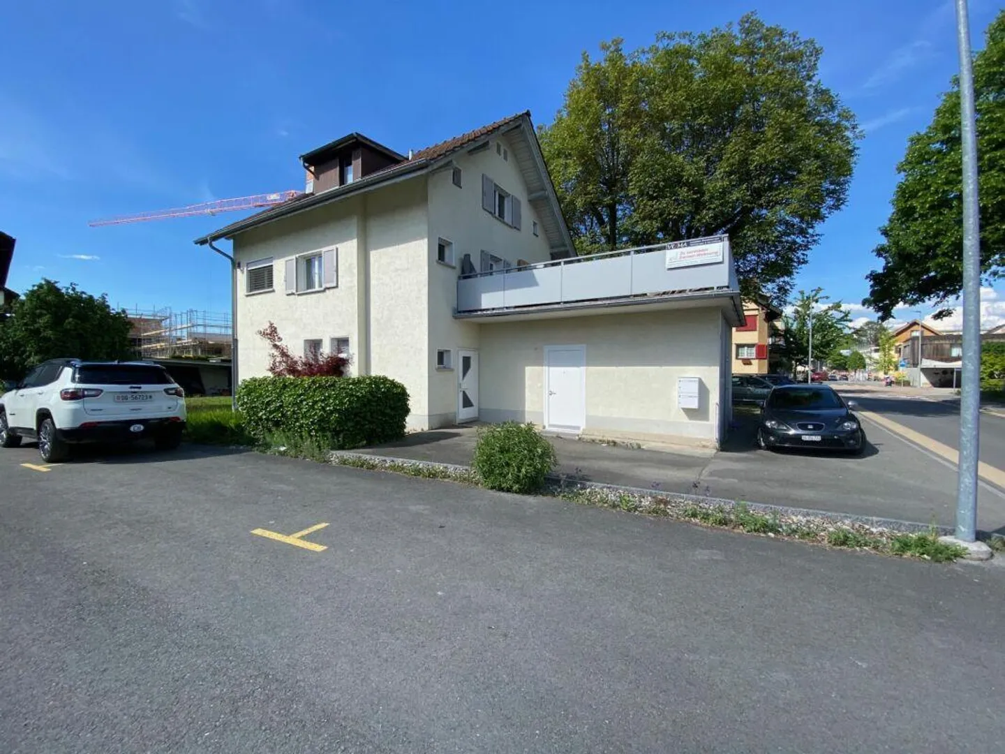 Single-family house with 5.5-room maisonette apartment - Photo 1 of 19