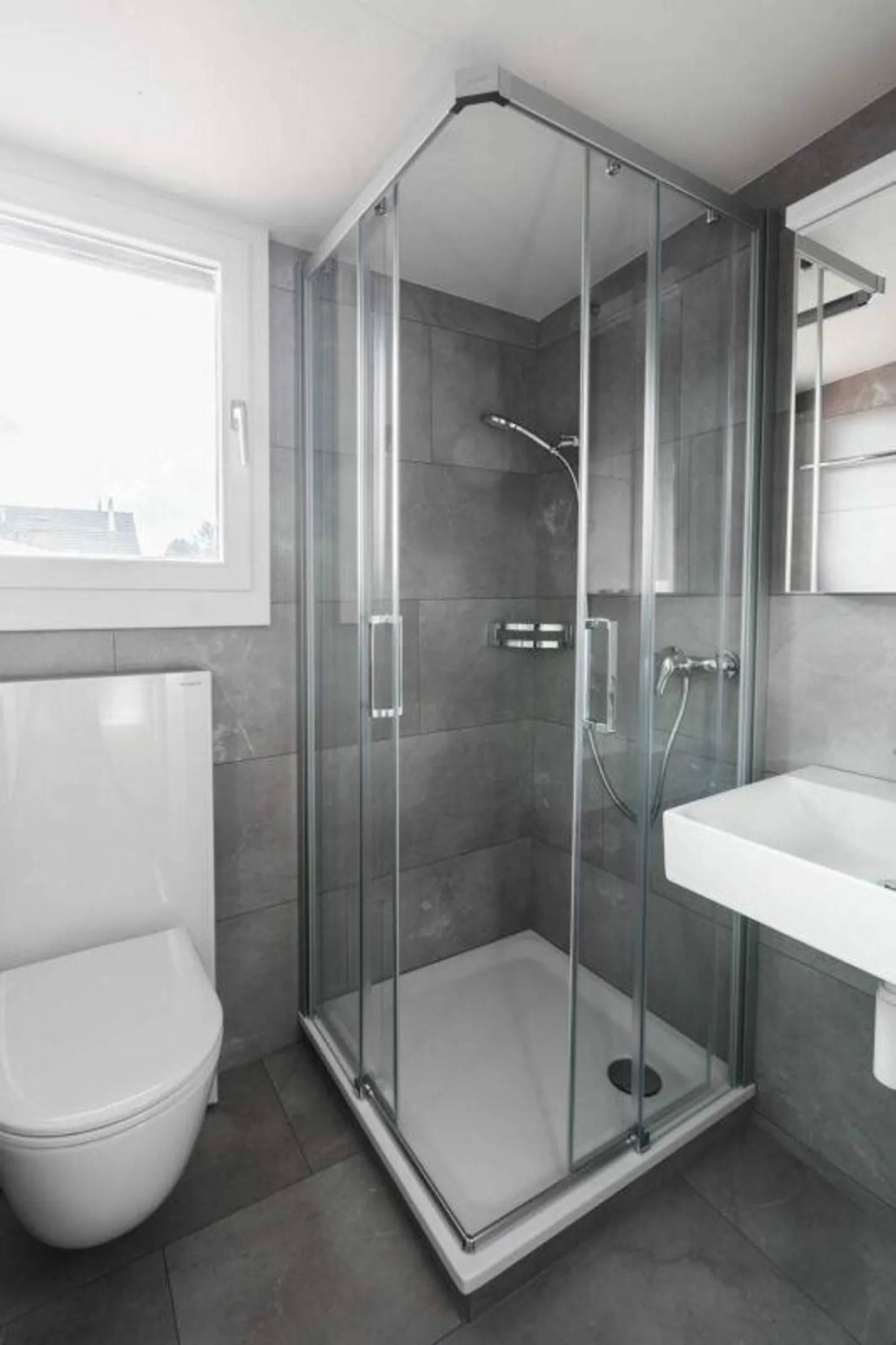 Single-family house with 5.5-room maisonette apartment - Photo 12 of 19