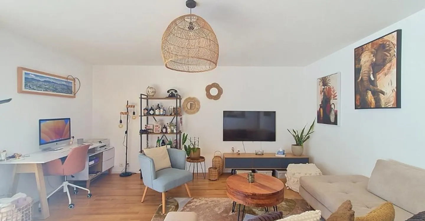 Bel appartement avec terrasse et jardin au cœur d'Eysins ! - Photo 3 sur 10